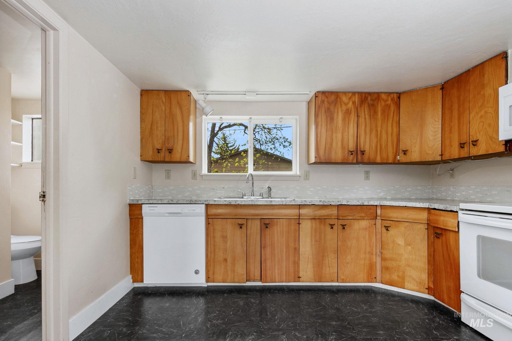 2613 N N. Woody Dr., Boise, Idaho 83703, 2 Bedrooms, 1 Bathroom, Residential For Sale, Price $423,500,MLS 98985747