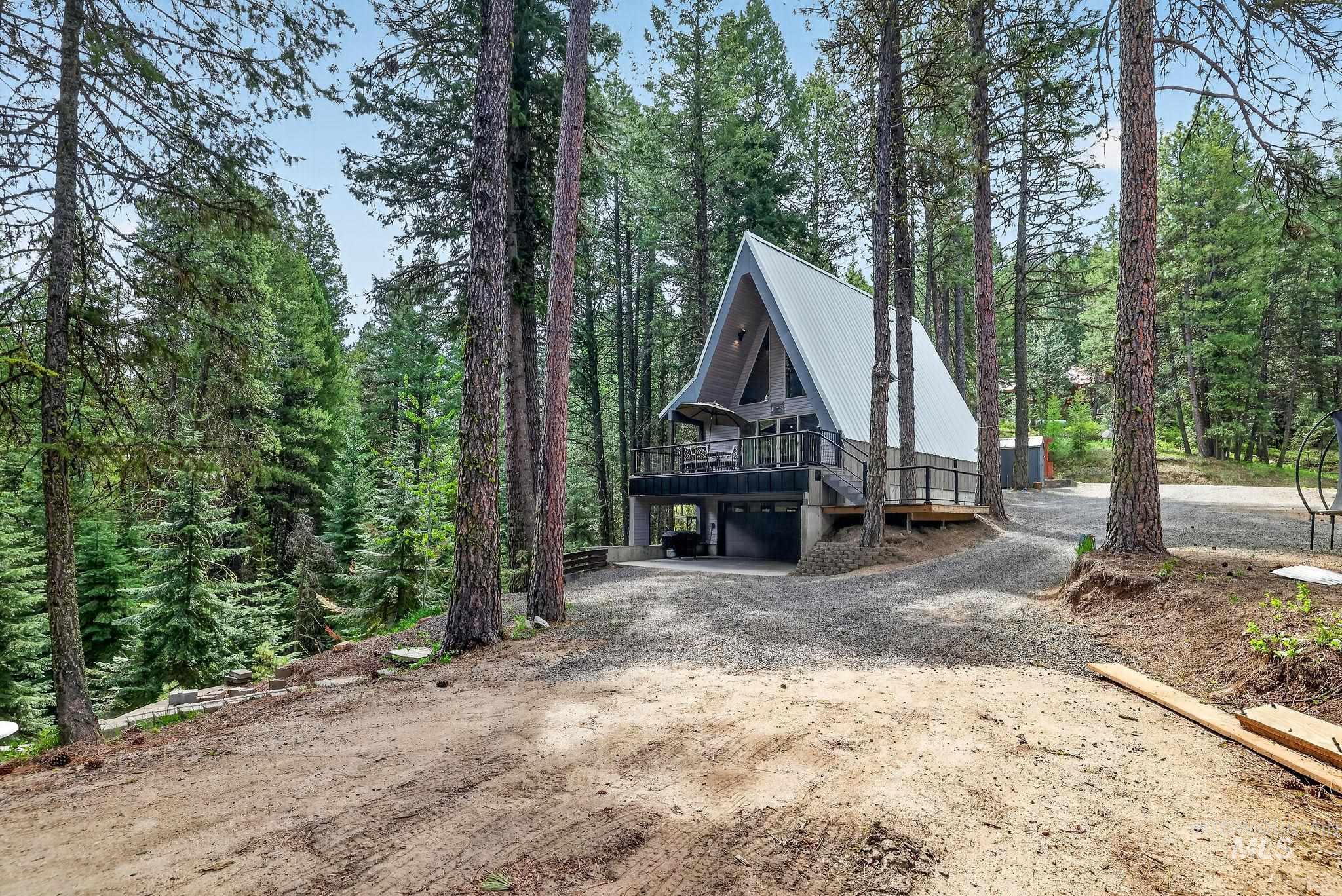 44 Landale, Cascade, Idaho 83611, 3 Bedrooms, 2.5 Bathrooms, Residential For Sale, Price $595,000,MLS 98985751