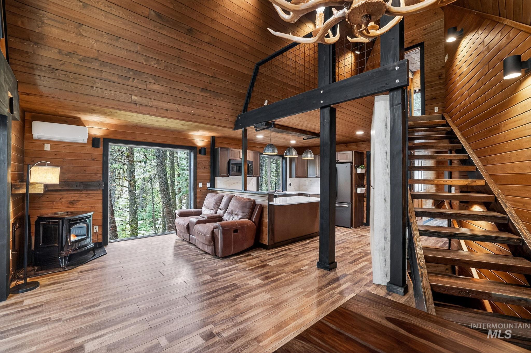 44 Landale, Cascade, Idaho 83611, 3 Bedrooms, 2.5 Bathrooms, Residential For Sale, Price $595,000,MLS 98985751