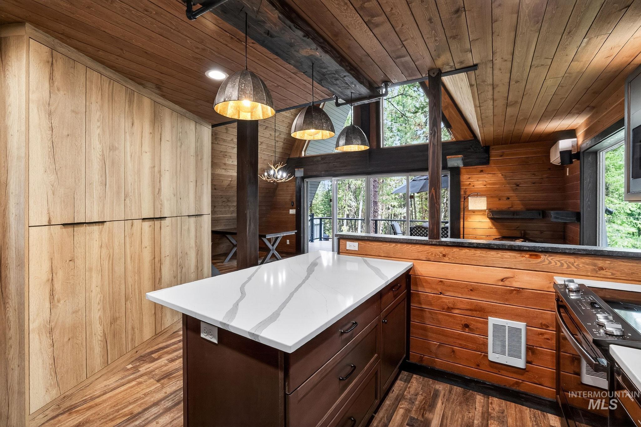 44 Landale, Cascade, Idaho 83611, 3 Bedrooms, 2.5 Bathrooms, Residential For Sale, Price $595,000,MLS 98985751