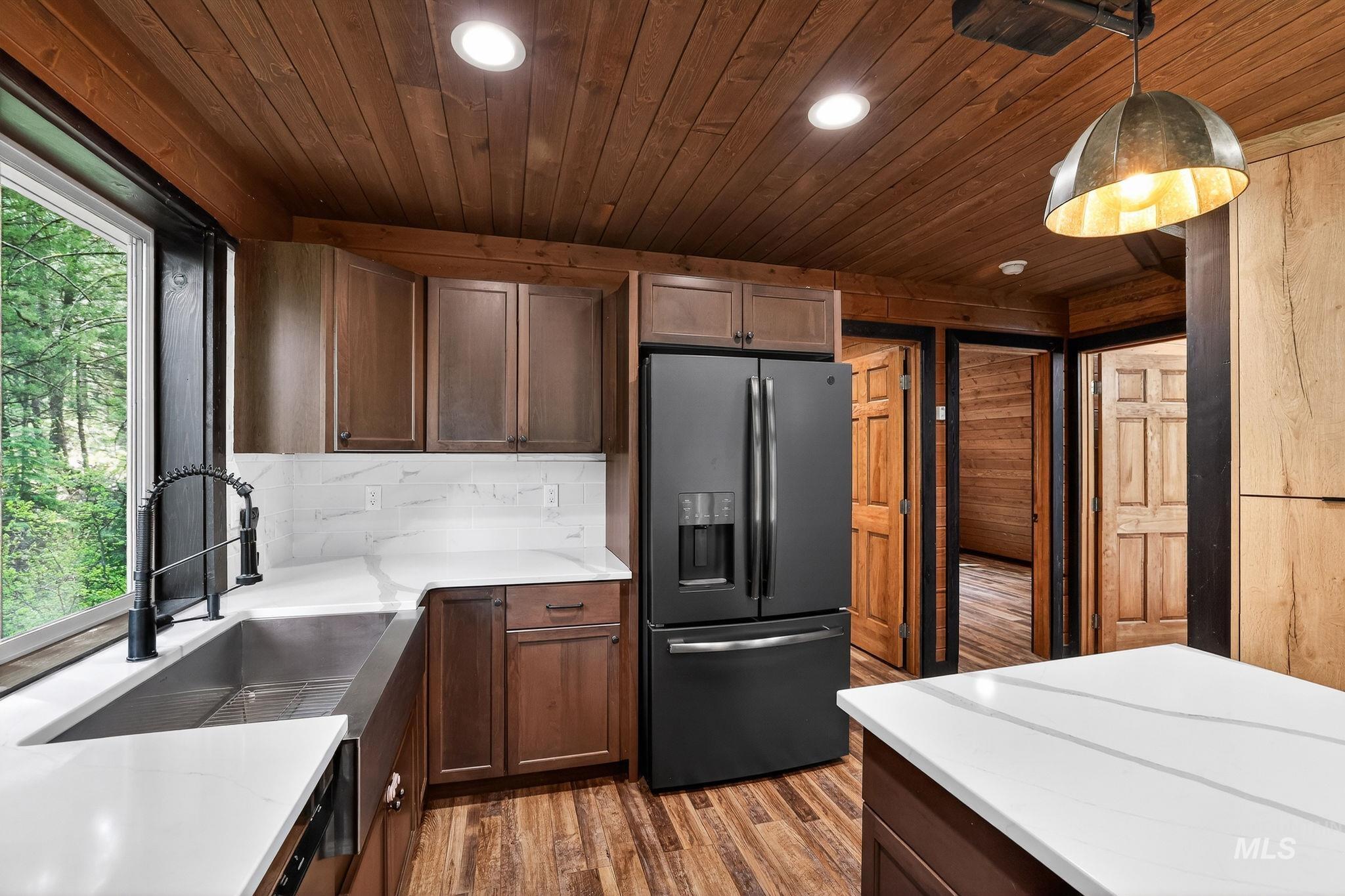 44 Landale, Cascade, Idaho 83611, 3 Bedrooms, 2.5 Bathrooms, Residential For Sale, Price $595,000,MLS 98985751