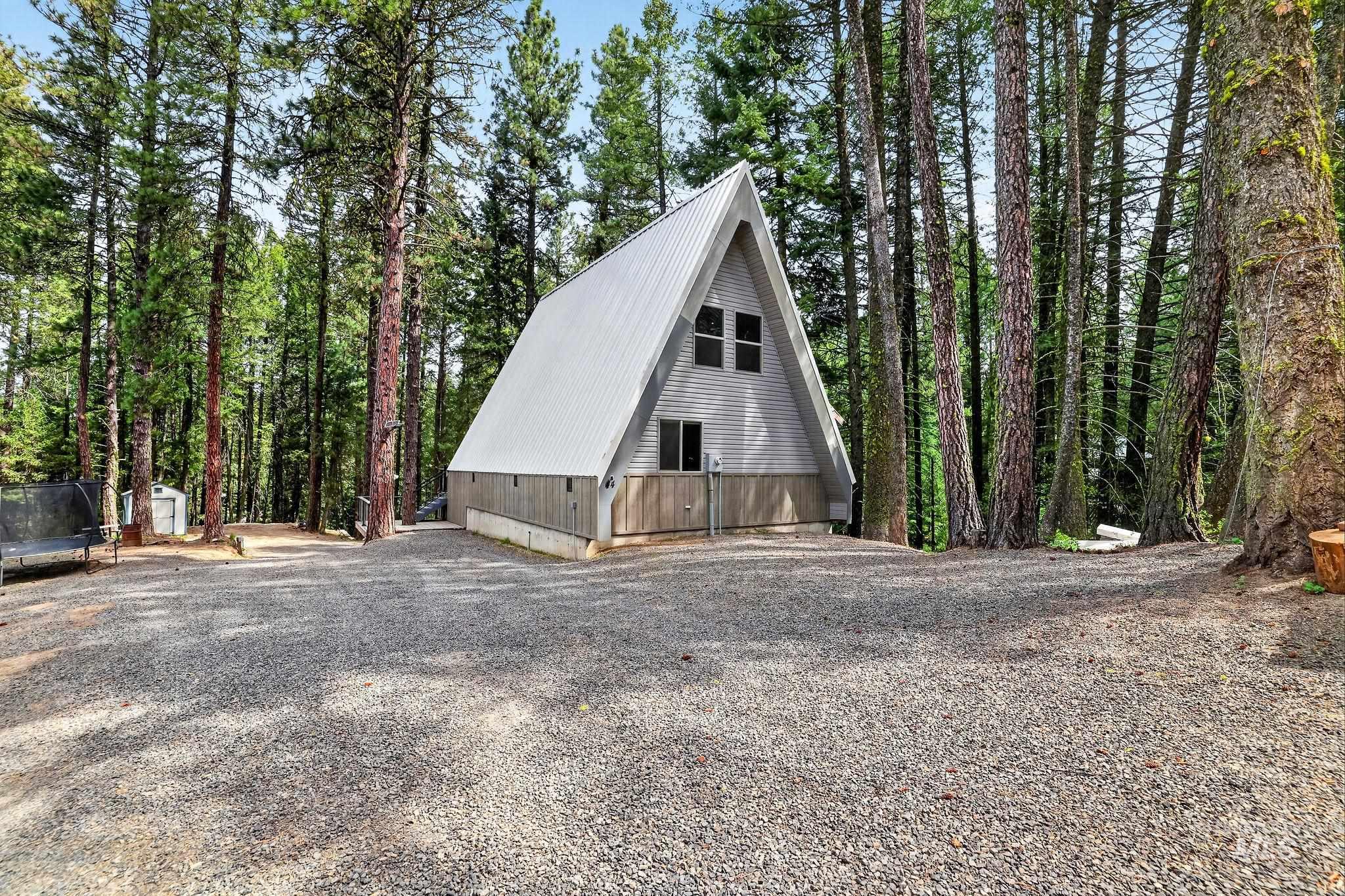44 Landale, Cascade, Idaho 83611, 3 Bedrooms, 2.5 Bathrooms, Residential For Sale, Price $595,000,MLS 98985751