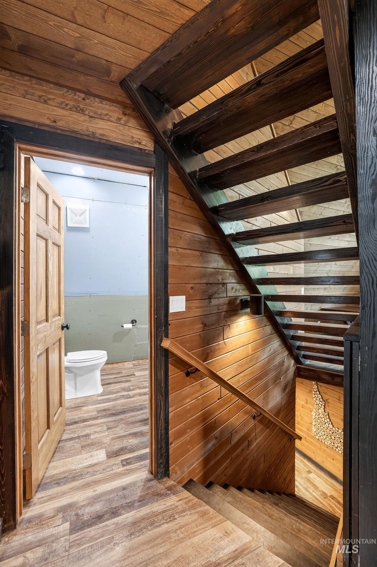 44 Landale, Cascade, Idaho 83611, 3 Bedrooms, 2.5 Bathrooms, Residential For Sale, Price $595,000,MLS 98985751