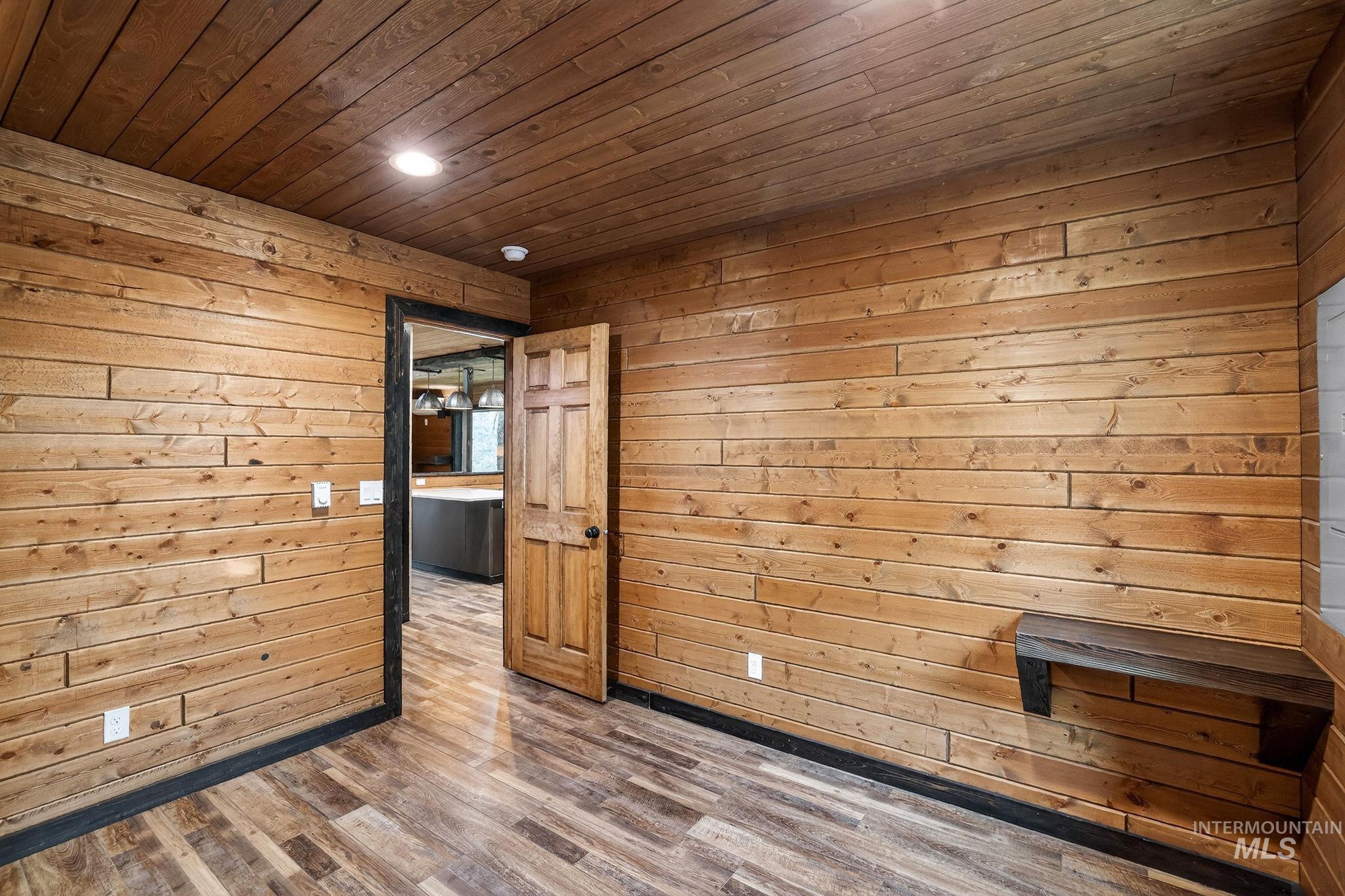 44 Landale, Cascade, Idaho 83611, 3 Bedrooms, 2.5 Bathrooms, Residential For Sale, Price $595,000,MLS 98985751