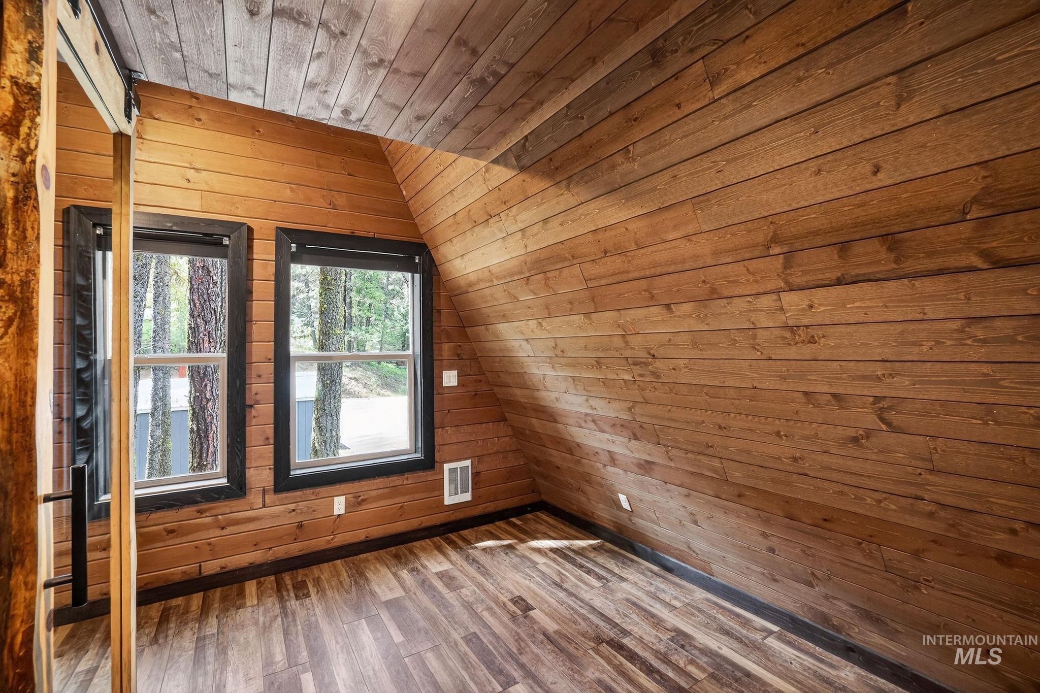 44 Landale, Cascade, Idaho 83611, 3 Bedrooms, 2.5 Bathrooms, Residential For Sale, Price $595,000,MLS 98985751