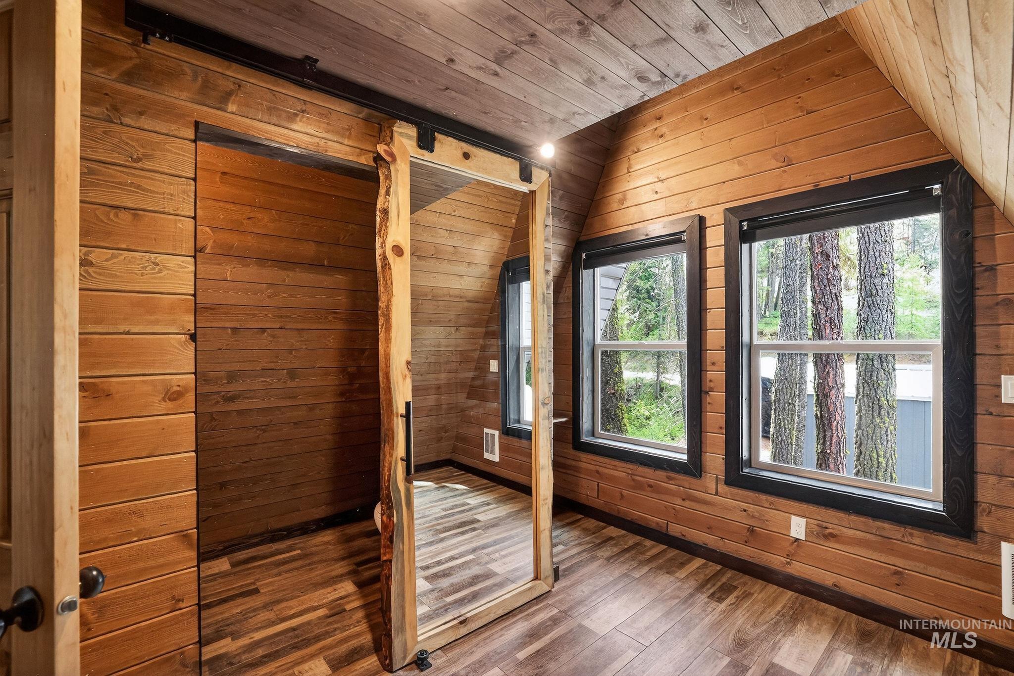 44 Landale, Cascade, Idaho 83611, 3 Bedrooms, 2.5 Bathrooms, Residential For Sale, Price $595,000,MLS 98985751