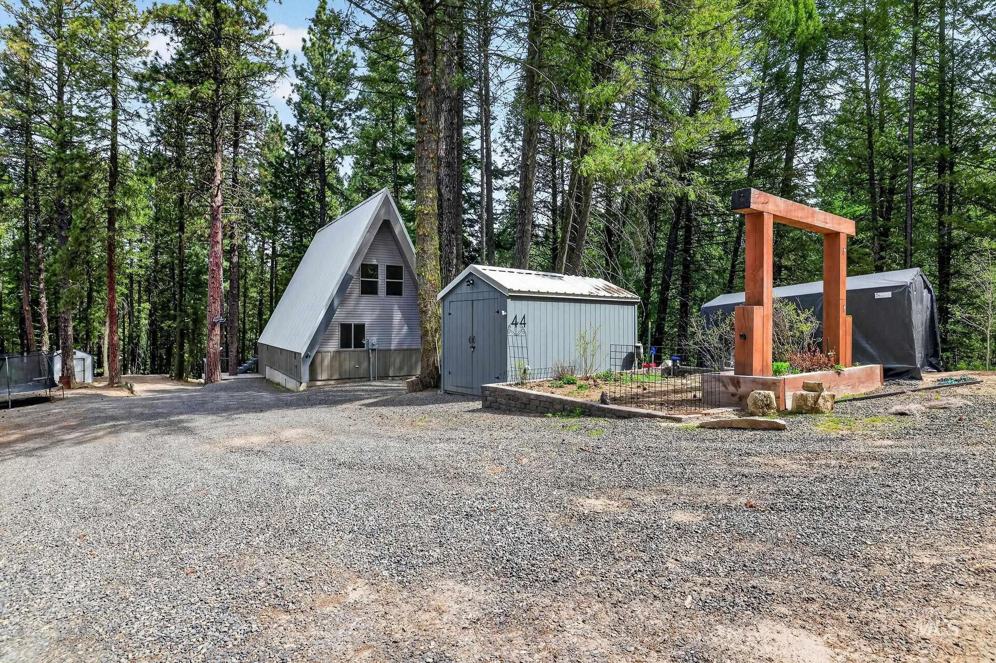 44 Landale, Cascade, Idaho 83611, 3 Bedrooms, 2.5 Bathrooms, Residential For Sale, Price $595,000,MLS 98985751