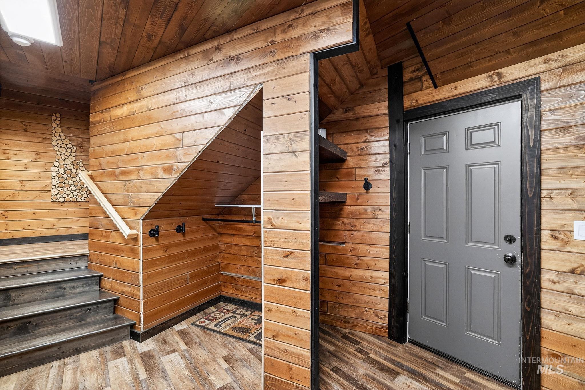 44 Landale, Cascade, Idaho 83611, 3 Bedrooms, 2.5 Bathrooms, Residential For Sale, Price $595,000,MLS 98985751