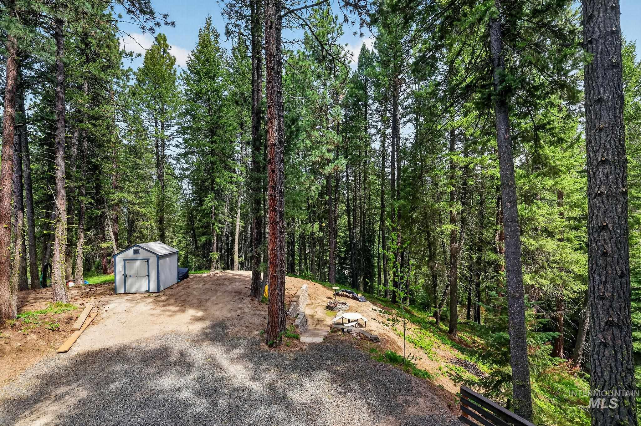 44 Landale, Cascade, Idaho 83611, 3 Bedrooms, 2.5 Bathrooms, Residential For Sale, Price $595,000,MLS 98985751