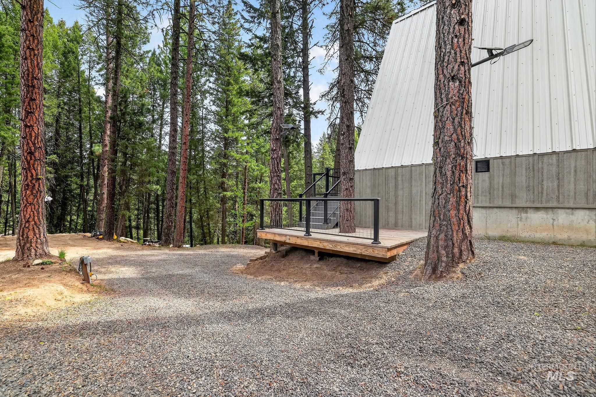 44 Landale, Cascade, Idaho 83611, 3 Bedrooms, 2.5 Bathrooms, Residential For Sale, Price $595,000,MLS 98985751