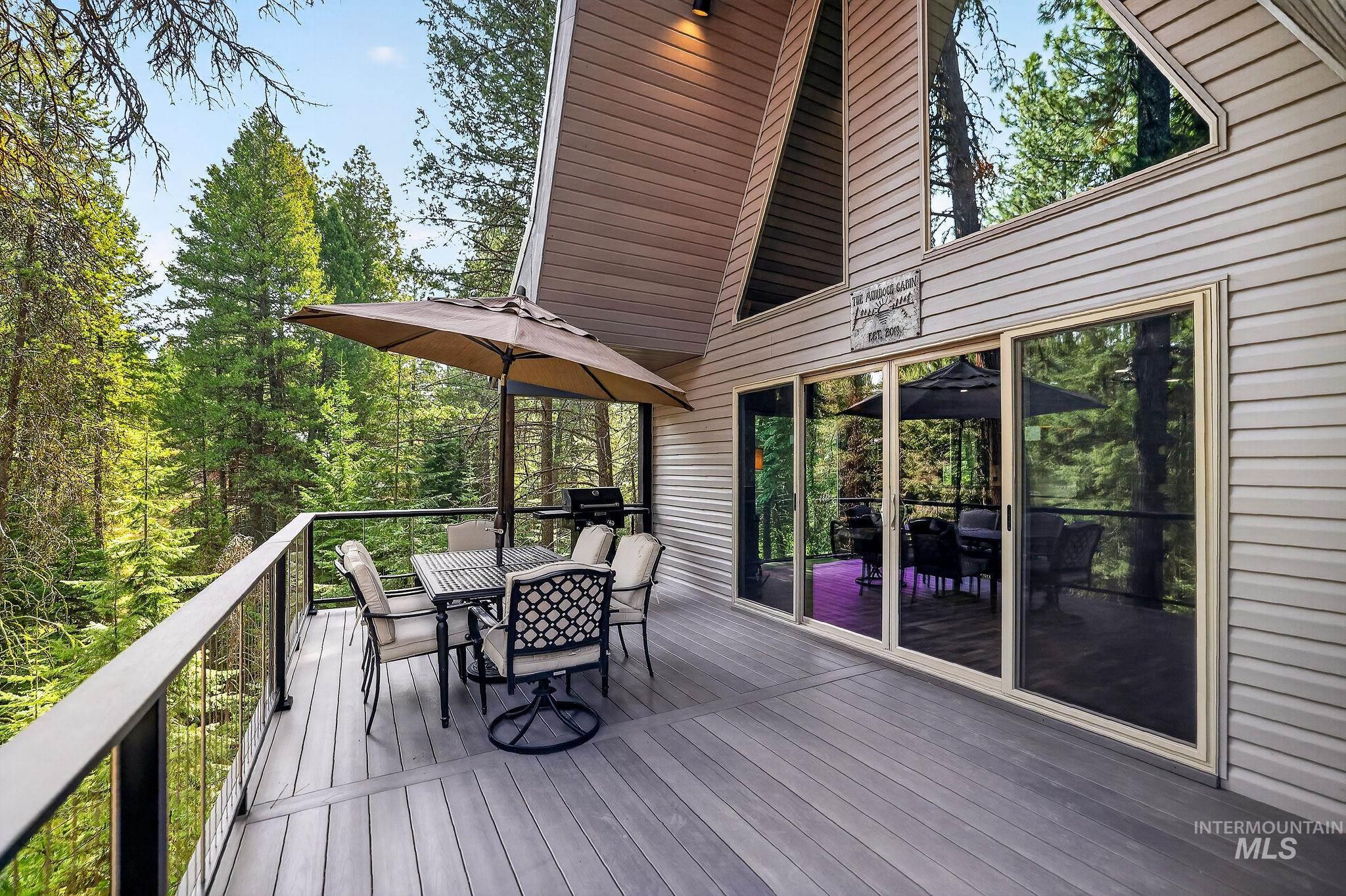 44 Landale, Cascade, Idaho 83611, 3 Bedrooms, 2.5 Bathrooms, Residential For Sale, Price $595,000,MLS 98985751
