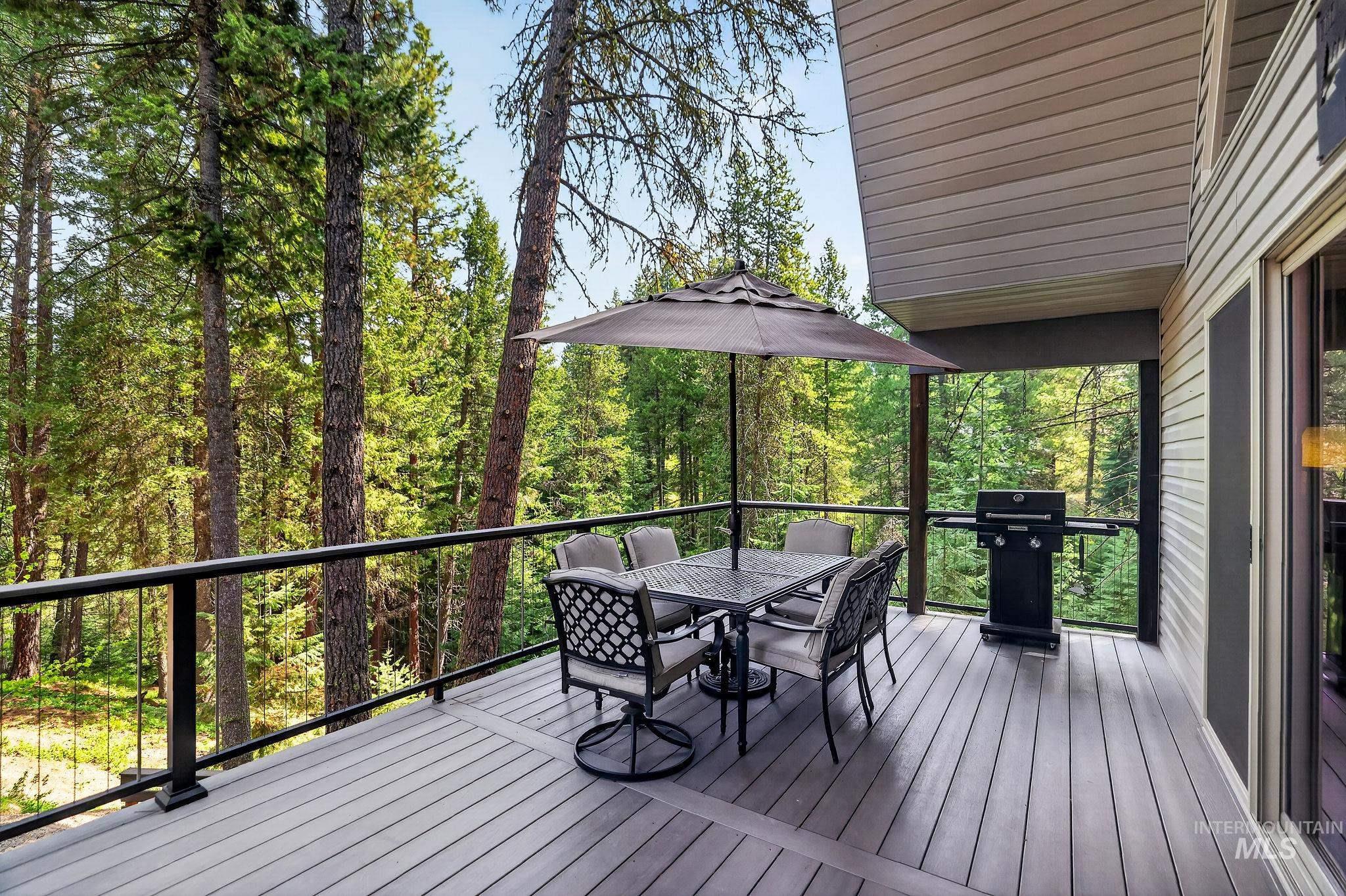 44 Landale, Cascade, Idaho 83611, 3 Bedrooms, 2.5 Bathrooms, Residential For Sale, Price $595,000,MLS 98985751