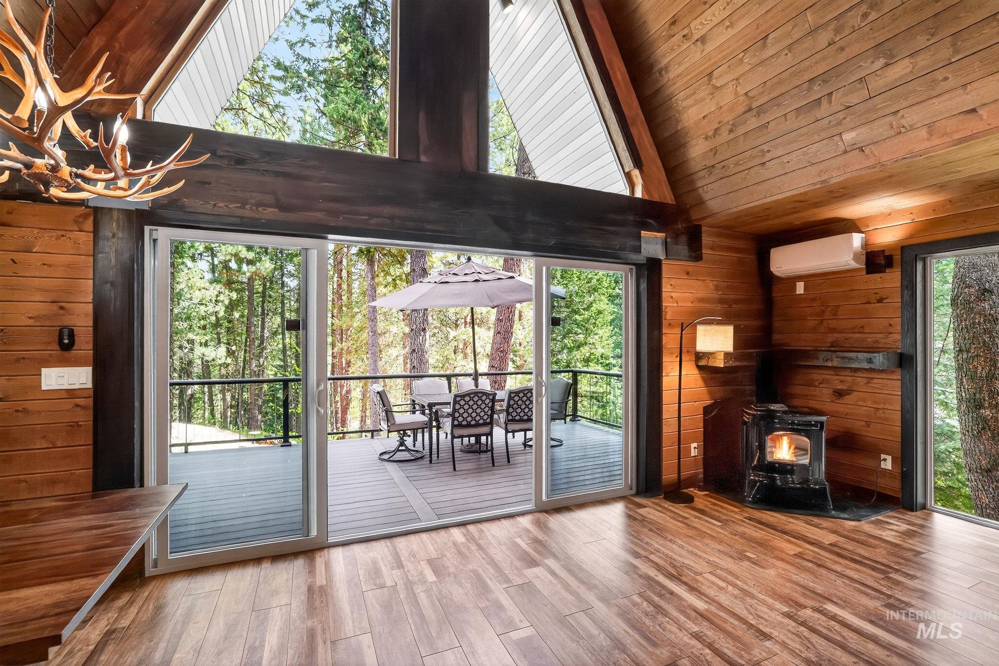 44 Landale, Cascade, Idaho 83611, 3 Bedrooms, 2.5 Bathrooms, Residential For Sale, Price $595,000,MLS 98985751
