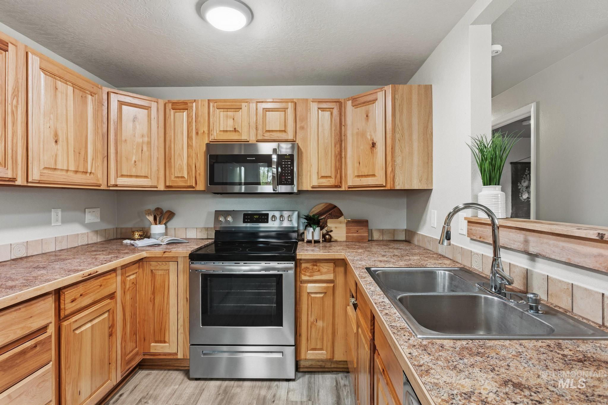3040 W Hester St, Boise, Idaho 83702, 3 Bedrooms, 1 Bathroom, Residential For Sale, Price $525,000,MLS 98985752