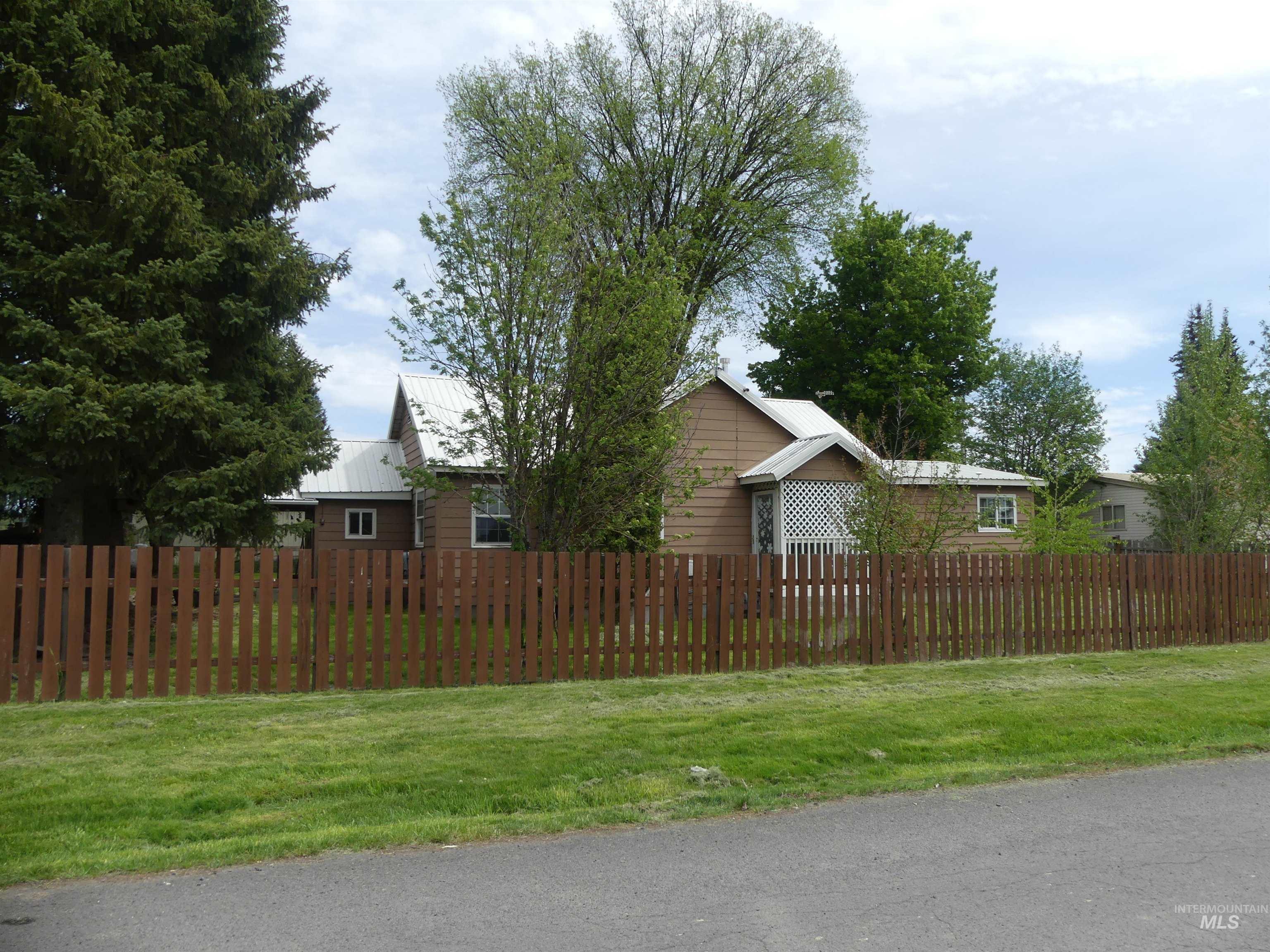 207 E 1 St Ave, Weippe, Idaho 83553, 4 Bedrooms, 2 Bathrooms, Residential For Sale, Price $265,000,MLS 98985754