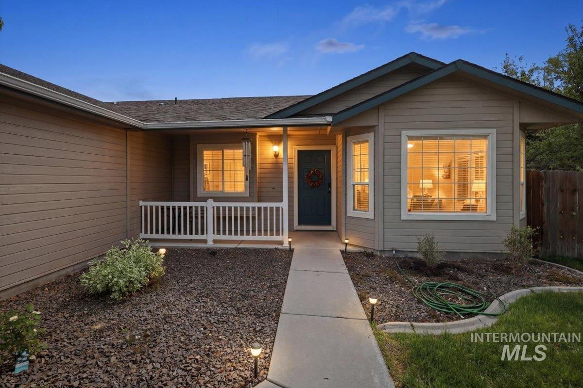 16846 N Gentry Dr, Nampa, Idaho 83687-4113, 3 Bedrooms, 2 Bathrooms, Residential For Sale, Price $379,000,MLS 98985755