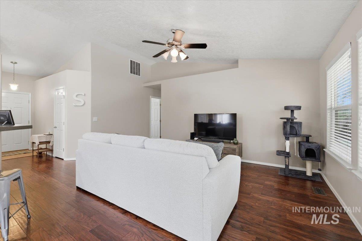 16846 N Gentry Dr, Nampa, Idaho 83687-4113, 3 Bedrooms, 2 Bathrooms, Residential For Sale, Price $379,000,MLS 98985755