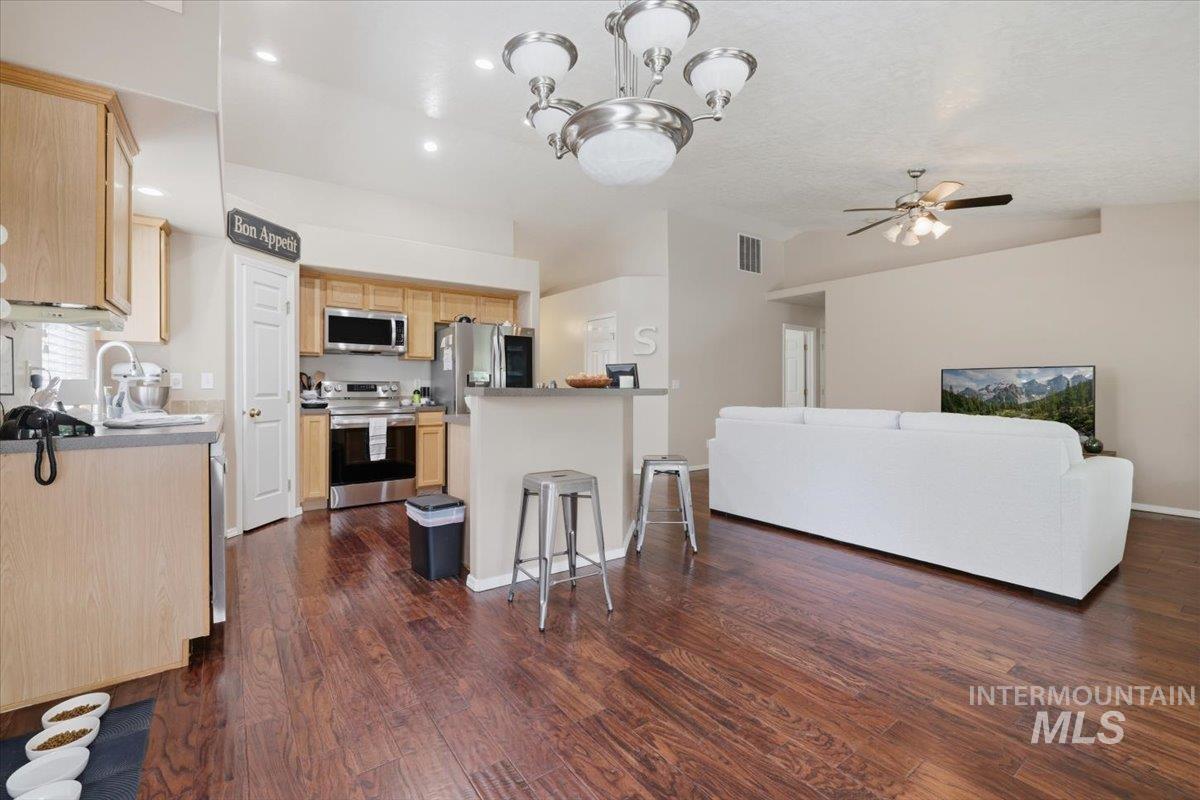 16846 N Gentry Dr, Nampa, Idaho 83687-4113, 3 Bedrooms, 2 Bathrooms, Residential For Sale, Price $379,000,MLS 98985755