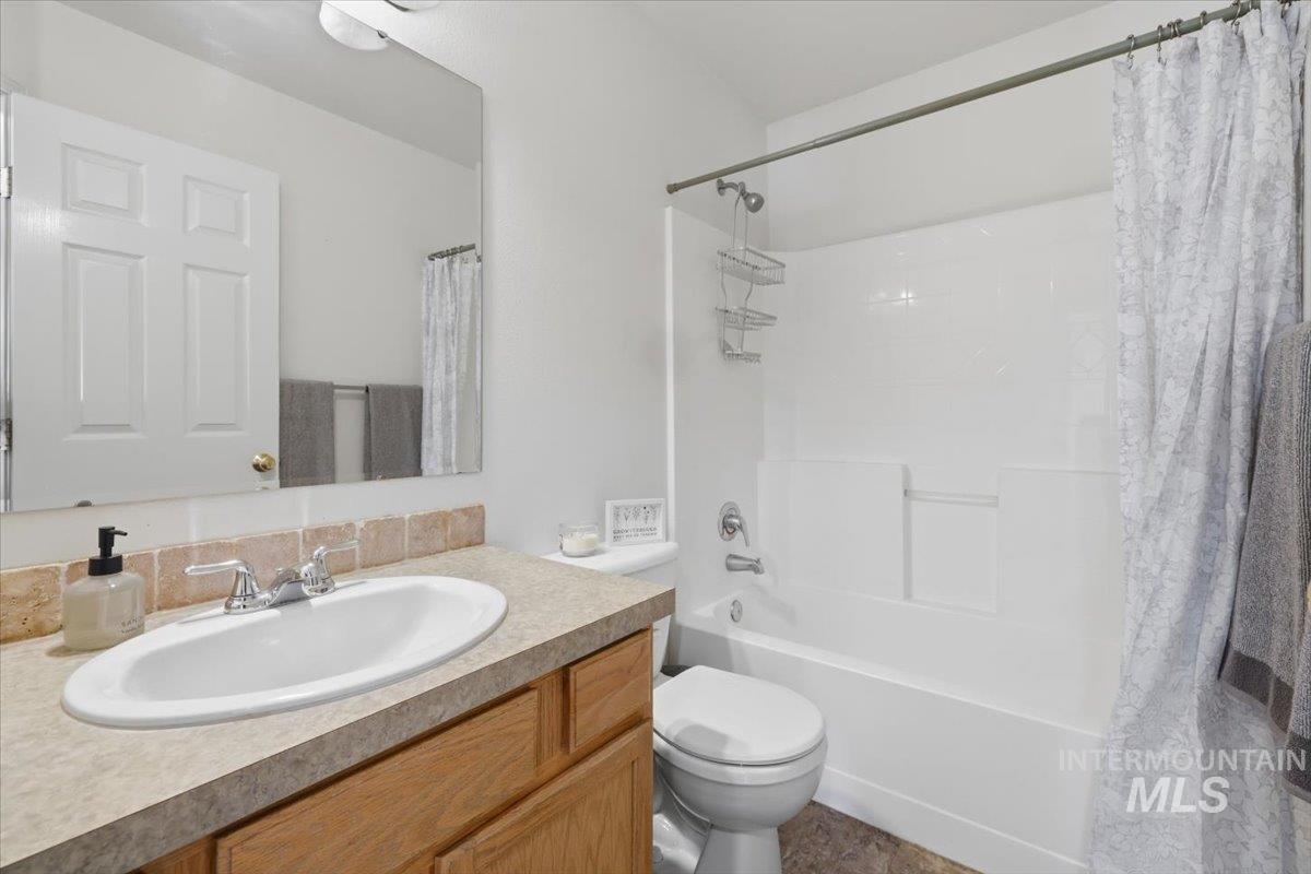 16846 N Gentry Dr, Nampa, Idaho 83687-4113, 3 Bedrooms, 2 Bathrooms, Residential For Sale, Price $379,000,MLS 98985755