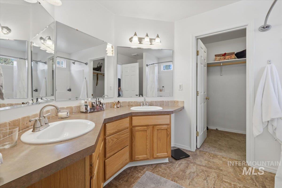 16846 N Gentry Dr, Nampa, Idaho 83687-4113, 3 Bedrooms, 2 Bathrooms, Residential For Sale, Price $379,000,MLS 98985755