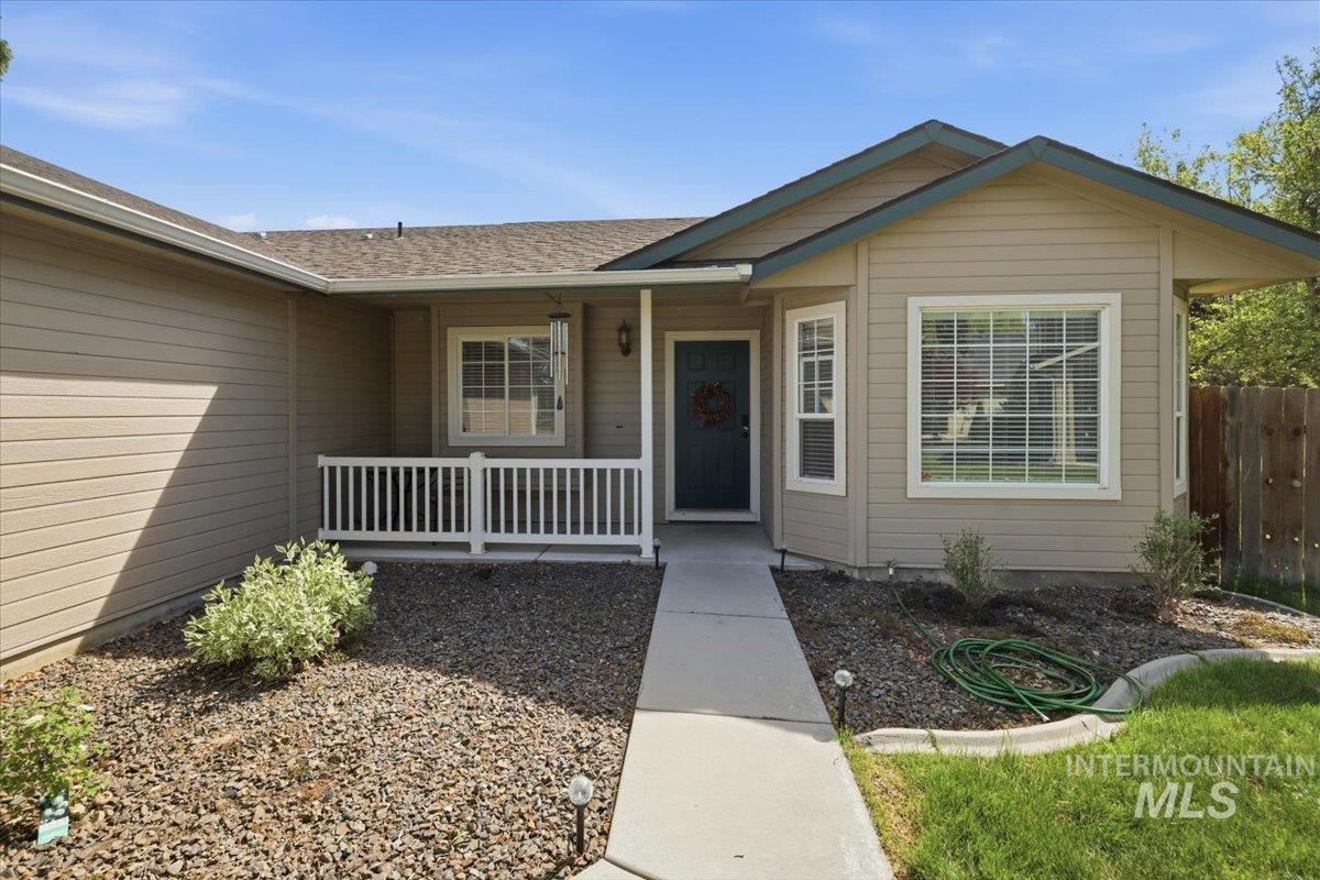 16846 N Gentry Dr, Nampa, Idaho 83687-4113, 3 Bedrooms, 2 Bathrooms, Residential For Sale, Price $379,000,MLS 98985755