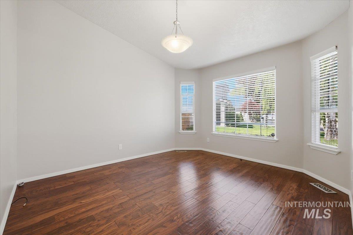 16846 N Gentry Dr, Nampa, Idaho 83687-4113, 3 Bedrooms, 2 Bathrooms, Residential For Sale, Price $379,000,MLS 98985755