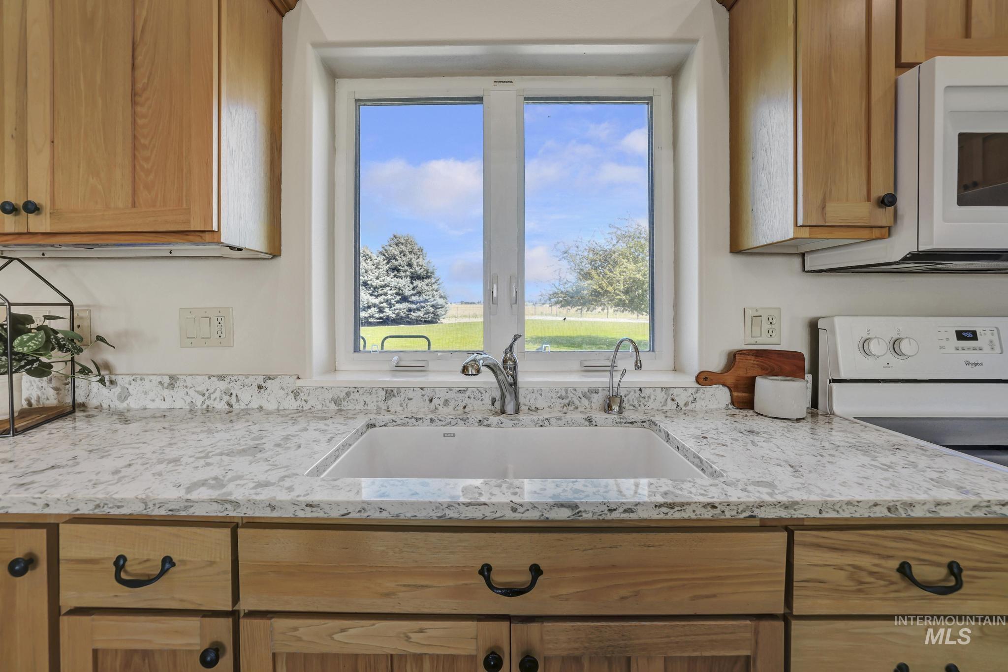 580 S 100 W, Jerome, Idaho 83338, 3 Bedrooms, 3 Bathrooms, Residential For Sale, Price $675,000,MLS 98985762