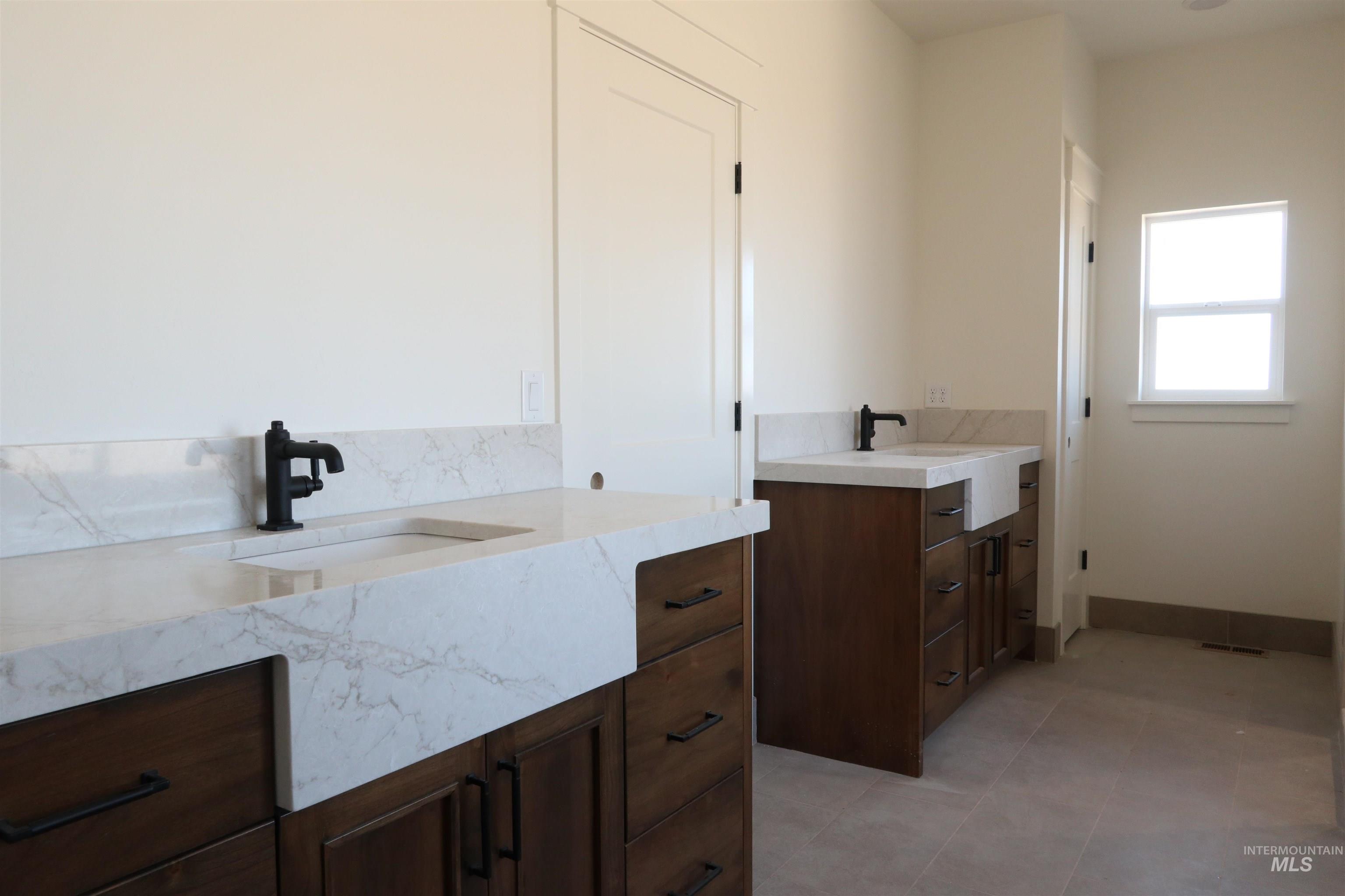 563 S 80 E, Jerome, Idaho 83338, 4 Bedrooms, 2.5 Bathrooms, Residential For Sale, Price $750,000,MLS 98985763
