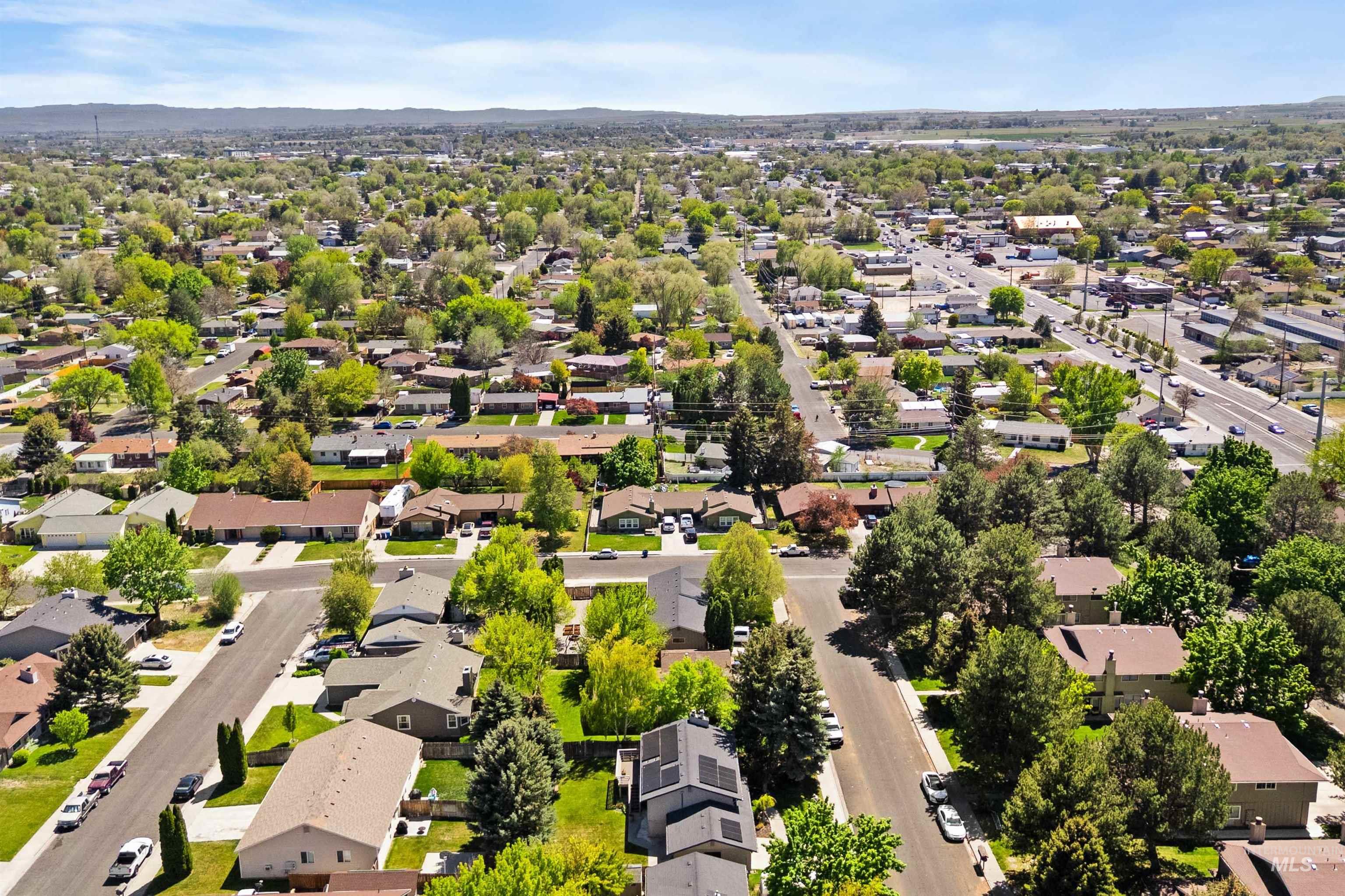 764 Meadows Dr., Twin Falls, Idaho 83301-3827, 4 Bedrooms, 2 Bathrooms, Residential For Sale, Price $339,900,MLS 98985766