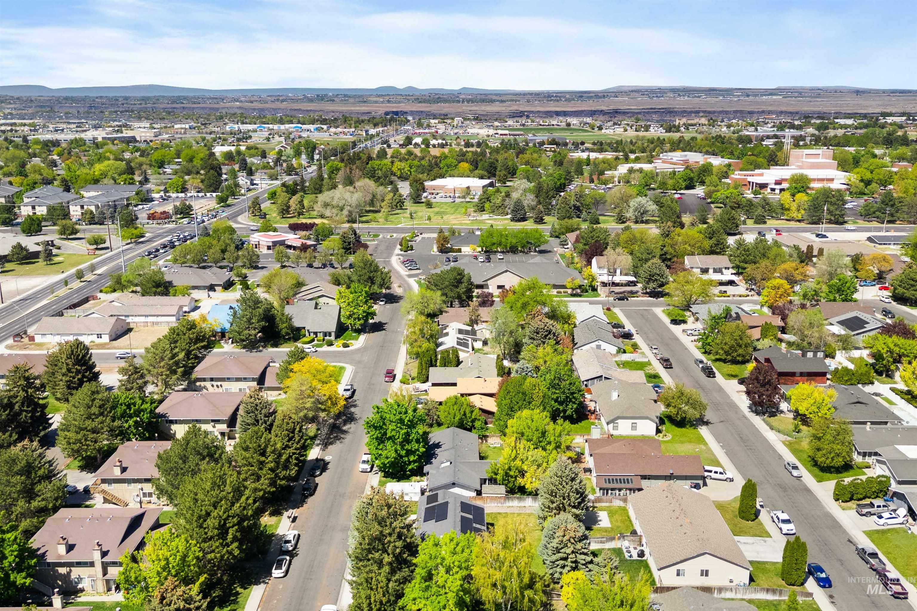764 Meadows Dr., Twin Falls, Idaho 83301-3827, 4 Bedrooms, 2 Bathrooms, Residential For Sale, Price $339,900,MLS 98985766