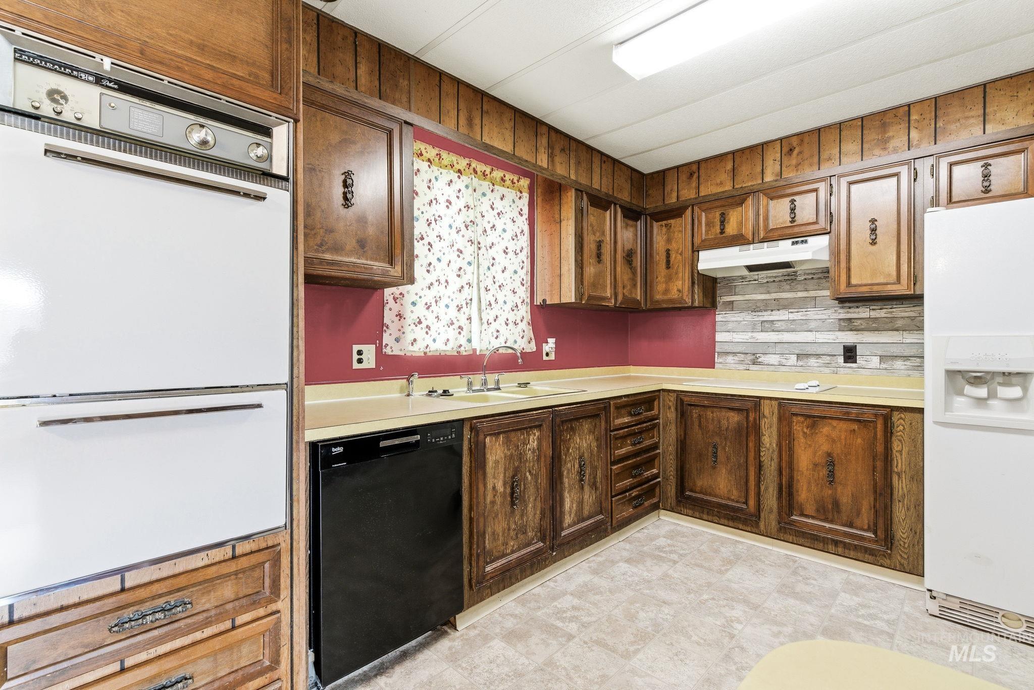 1401 N Midland Blvd, Nampa, Idaho 83651, 3 Bedrooms, 2 Bathrooms, Residential For Sale, Price $89,900,MLS 98985769