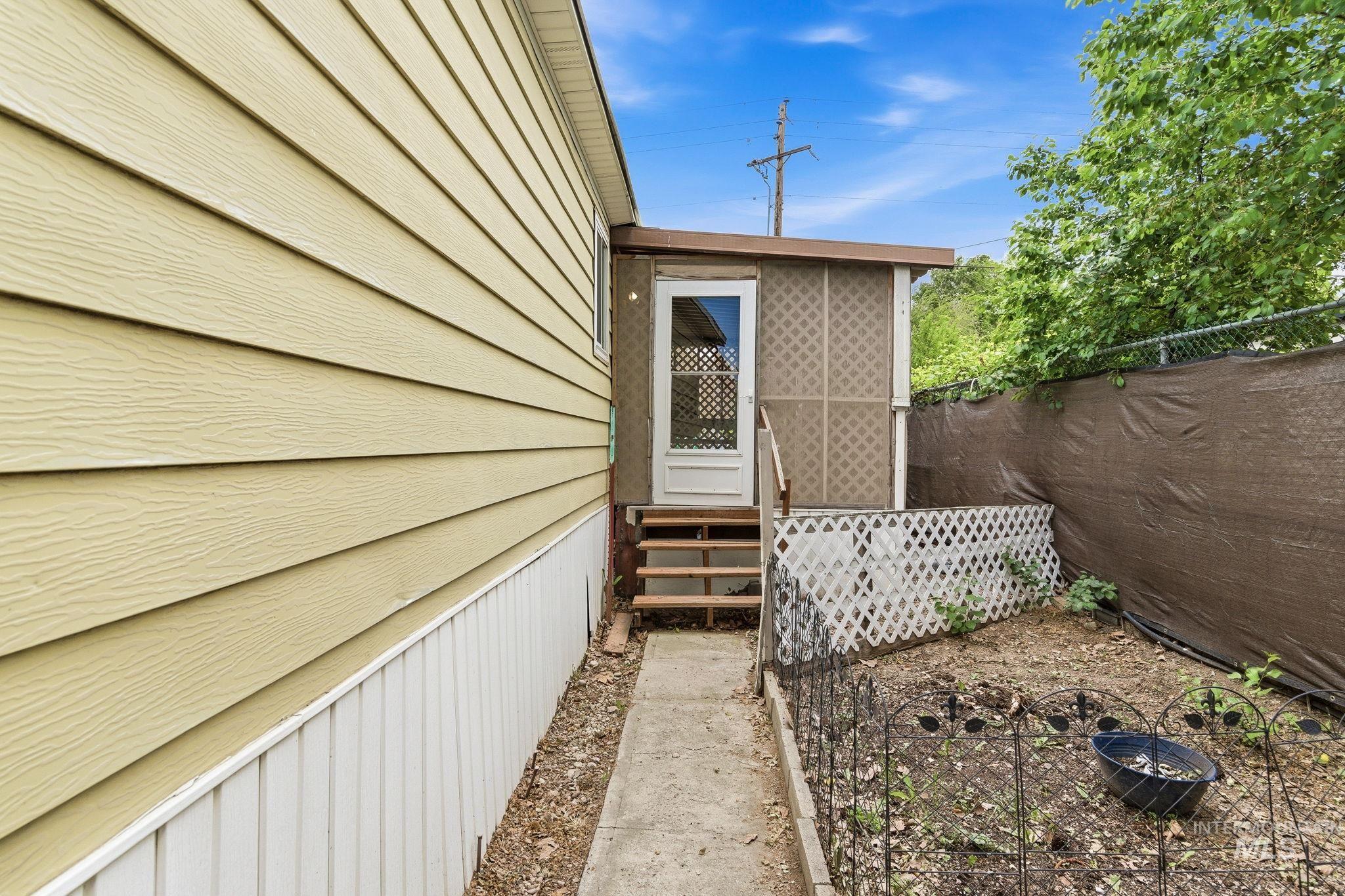 1401 N Midland Blvd, Nampa, Idaho 83651, 3 Bedrooms, 2 Bathrooms, Residential For Sale, Price $89,900,MLS 98985769
