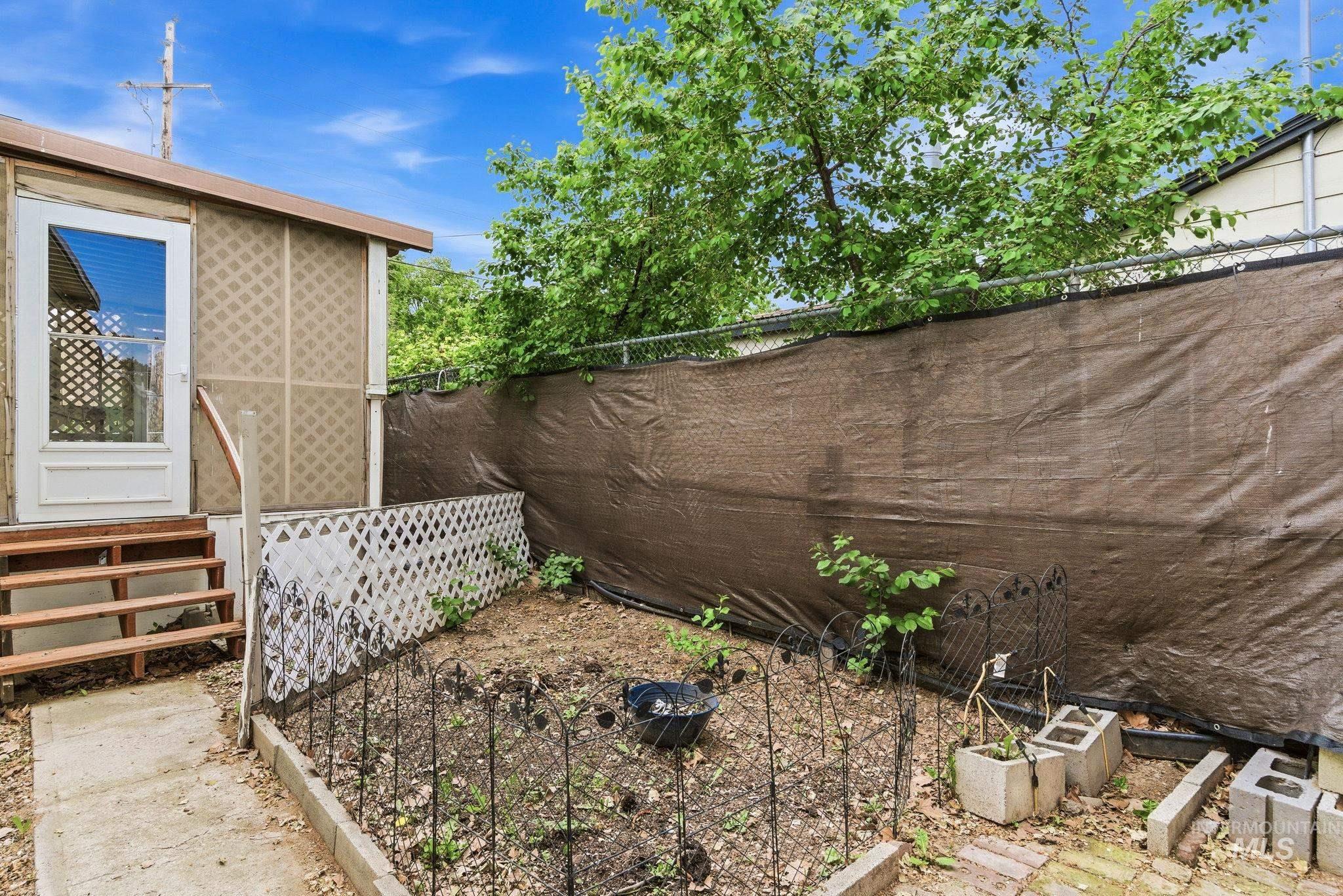 1401 N Midland Blvd, Nampa, Idaho 83651, 3 Bedrooms, 2 Bathrooms, Residential For Sale, Price $89,900,MLS 98985769