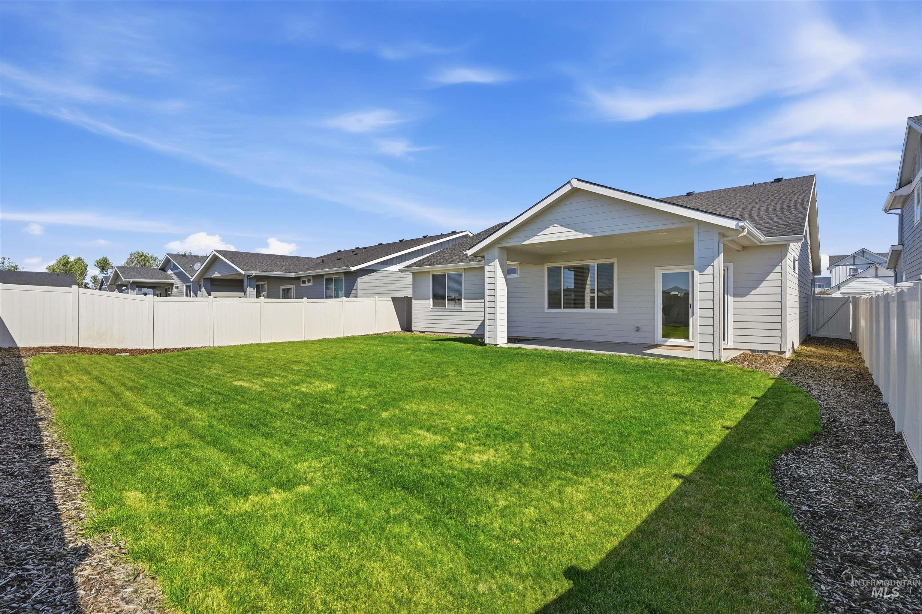 9077 W Bowie Street, Star, Idaho 83669, 3 Bedrooms, 2 Bathrooms, Residential For Sale, Price $499,900,MLS 98985773