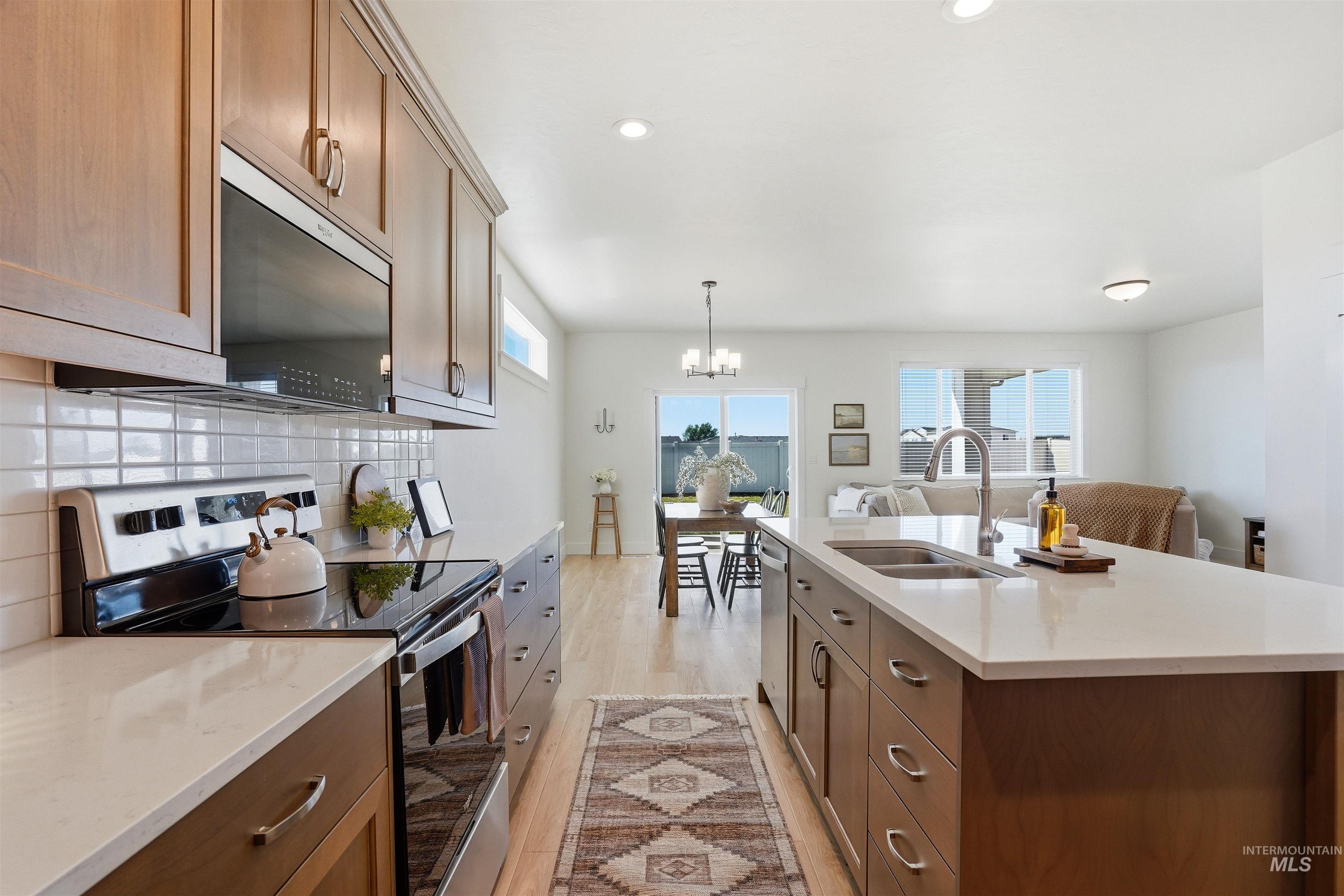 9077 W Bowie Street, Star, Idaho 83669, 3 Bedrooms, 2 Bathrooms, Residential For Sale, Price $499,900,MLS 98985773