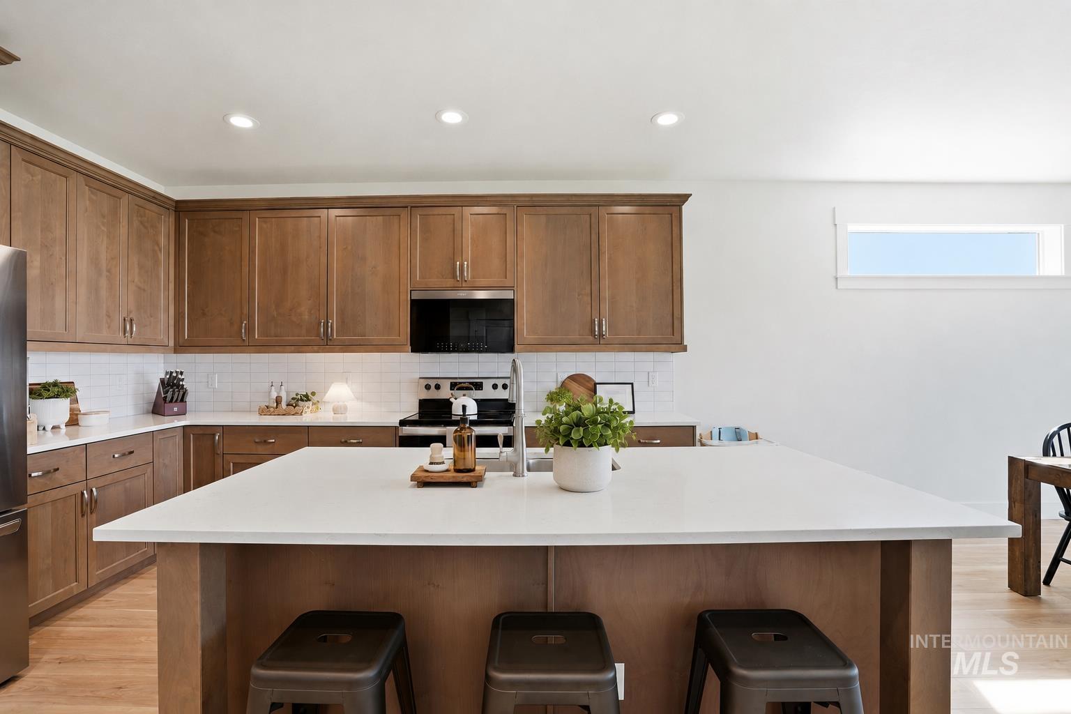 9077 W Bowie Street, Star, Idaho 83669, 3 Bedrooms, 2 Bathrooms, Residential For Sale, Price $499,900,MLS 98985773
