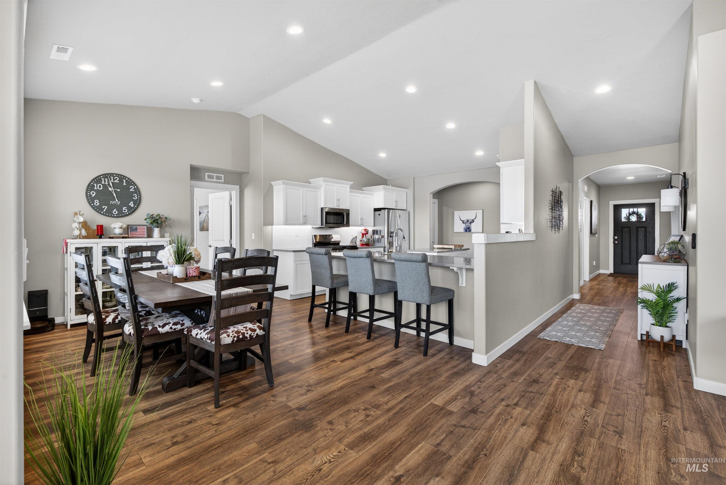 10231 W Trident Ridge Dr, Star, Idaho 83669, 4 Bedrooms, 2 Bathrooms, Residential For Sale, Price $614,537,MLS 98985774