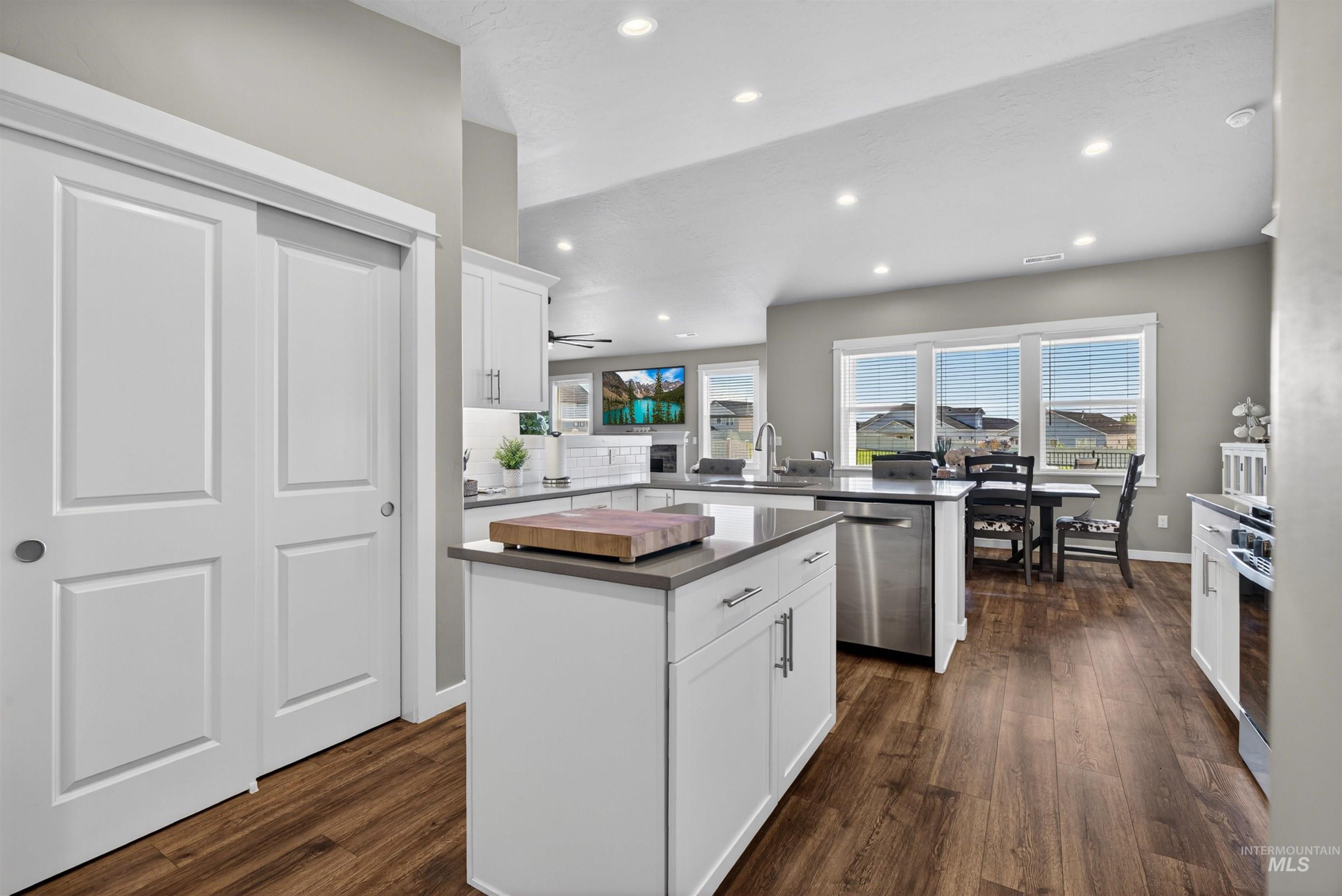 10231 W Trident Ridge Dr, Star, Idaho 83669, 4 Bedrooms, 2 Bathrooms, Residential For Sale, Price $614,537,MLS 98985774