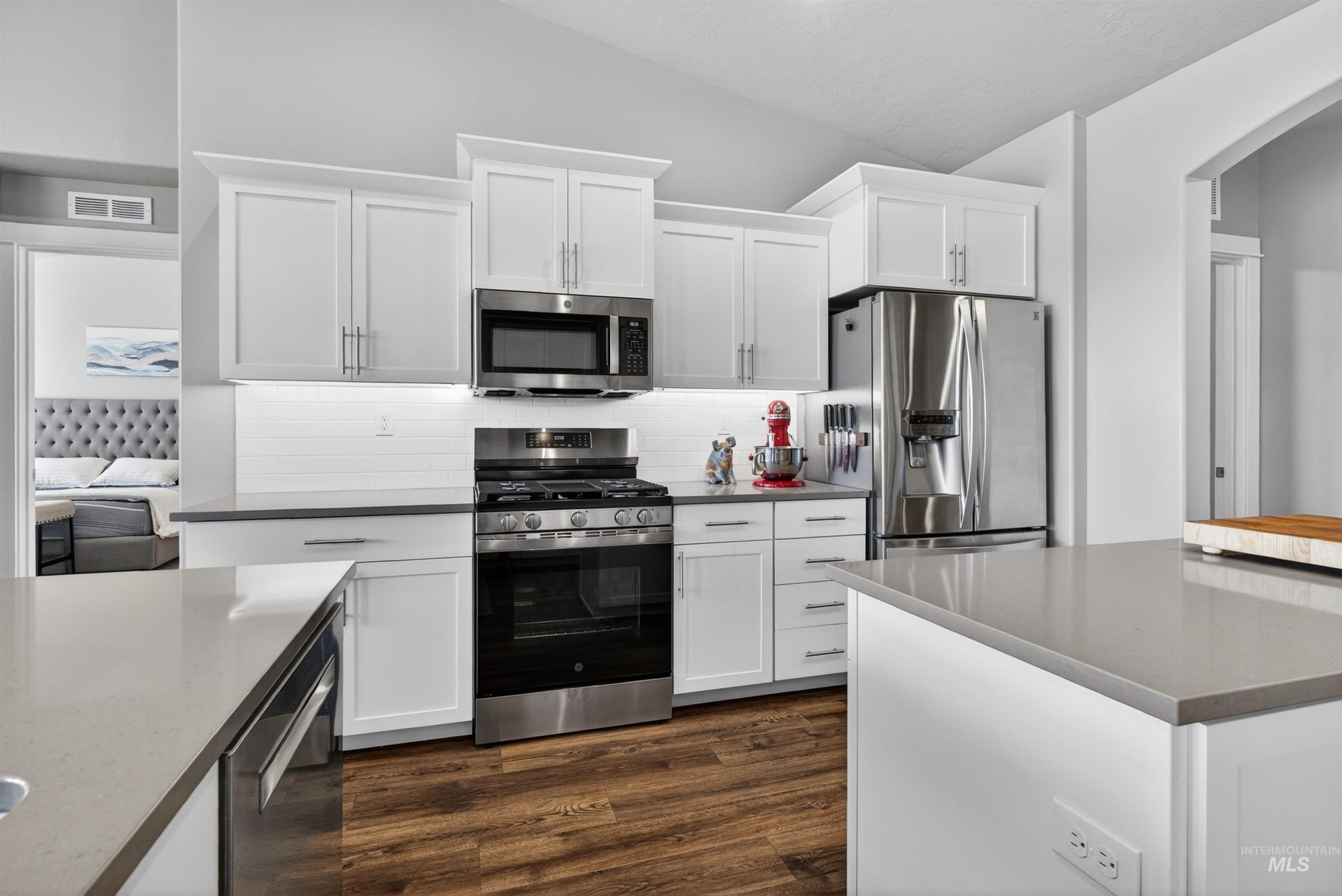 10231 W Trident Ridge Dr, Star, Idaho 83669, 4 Bedrooms, 2 Bathrooms, Residential For Sale, Price $614,537,MLS 98985774