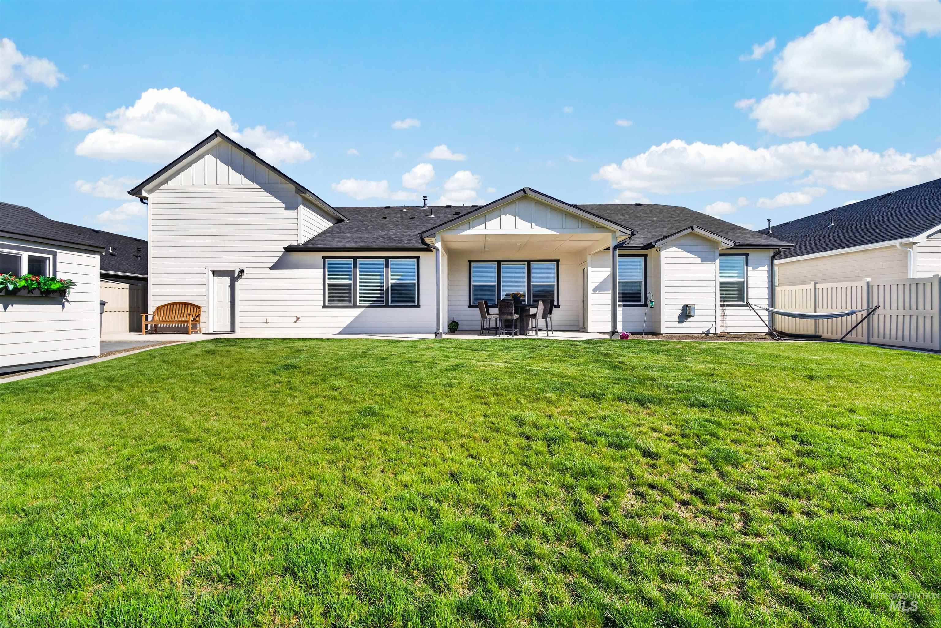 10231 W Trident Ridge Dr, Star, Idaho 83669, 4 Bedrooms, 2 Bathrooms, Residential For Sale, Price $614,537,MLS 98985774