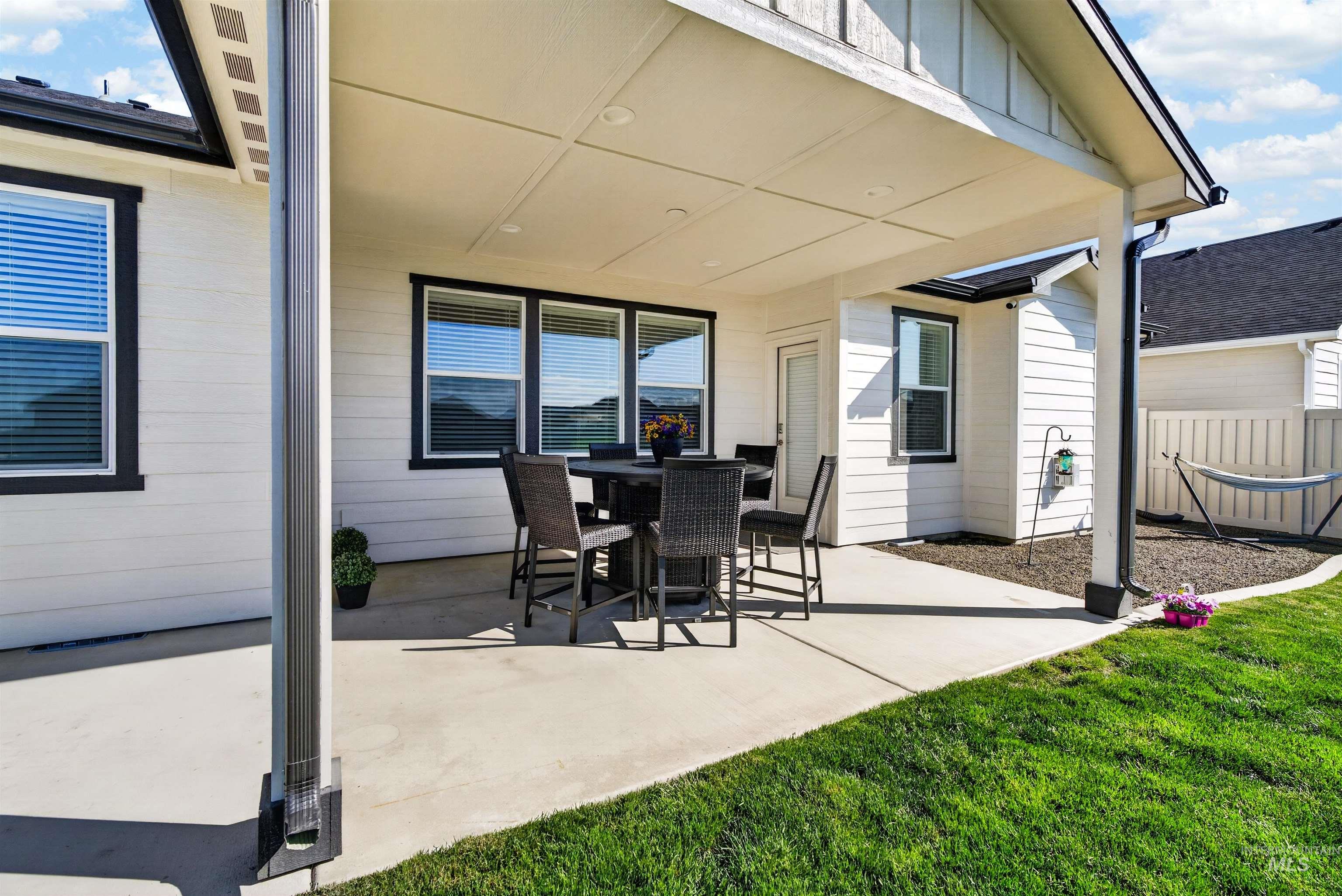 10231 W Trident Ridge Dr, Star, Idaho 83669, 4 Bedrooms, 2 Bathrooms, Residential For Sale, Price $614,537,MLS 98985774