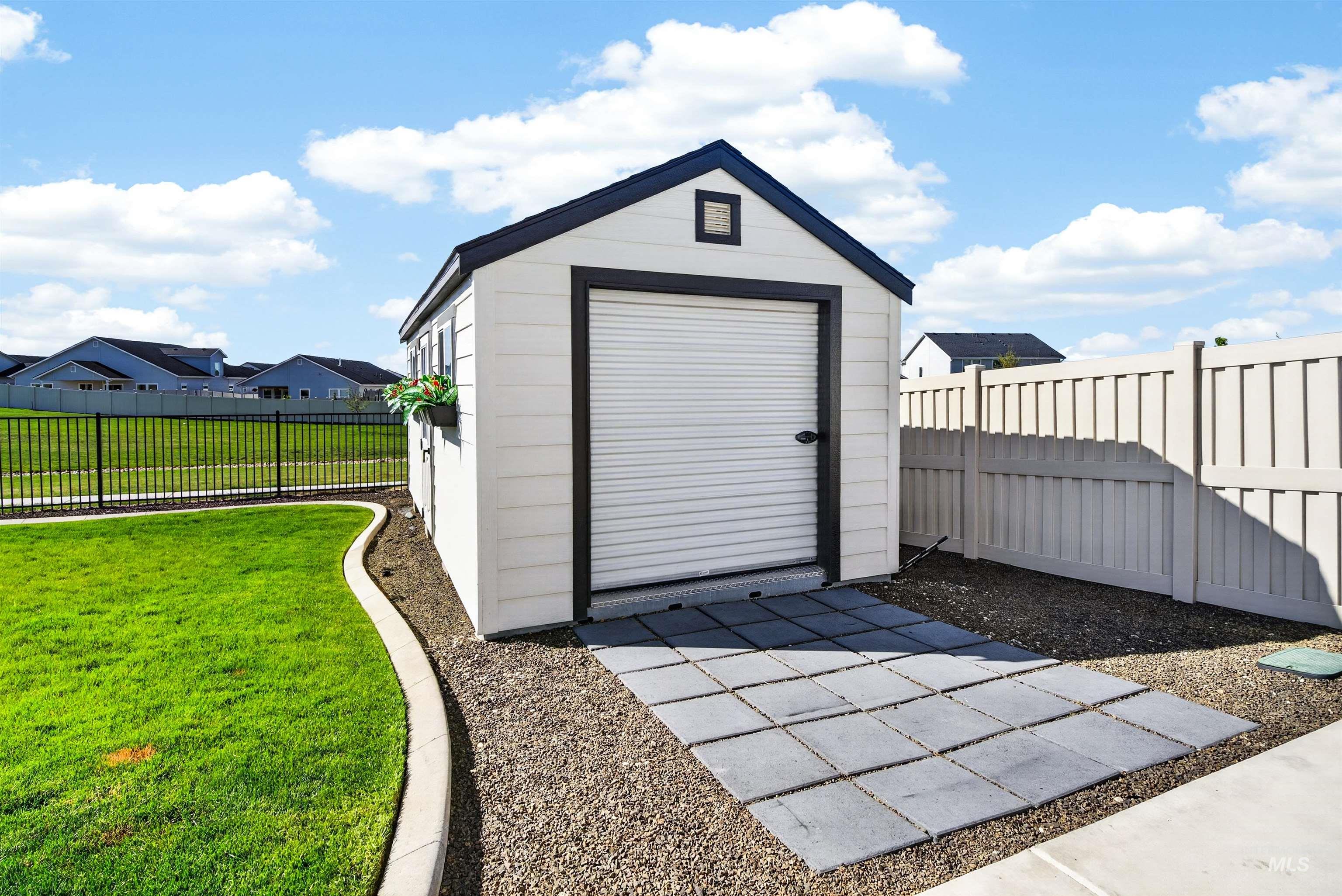 10231 W Trident Ridge Dr, Star, Idaho 83669, 4 Bedrooms, 2 Bathrooms, Residential For Sale, Price $614,537,MLS 98985774