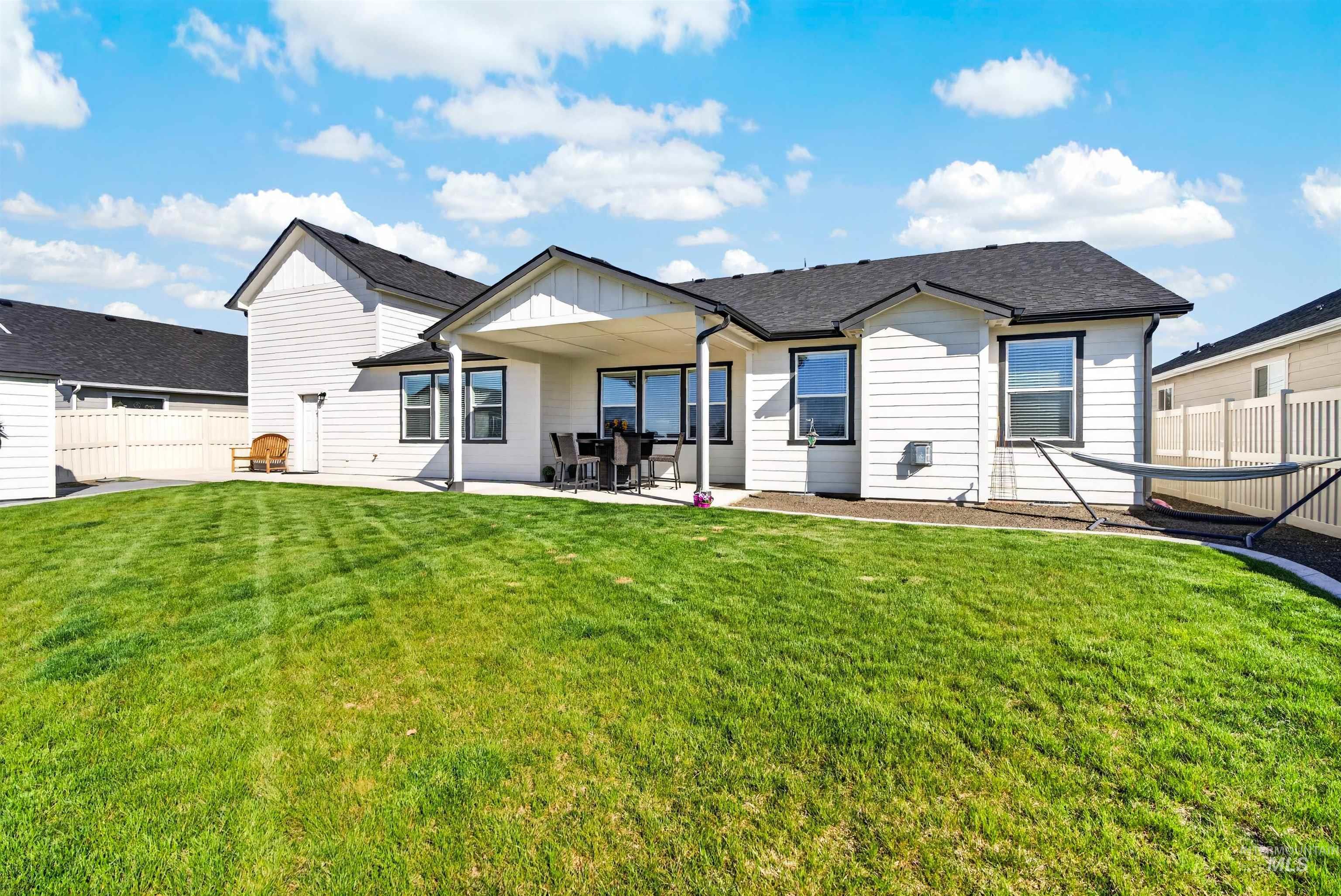 10231 W Trident Ridge Dr, Star, Idaho 83669, 4 Bedrooms, 2 Bathrooms, Residential For Sale, Price $614,537,MLS 98985774