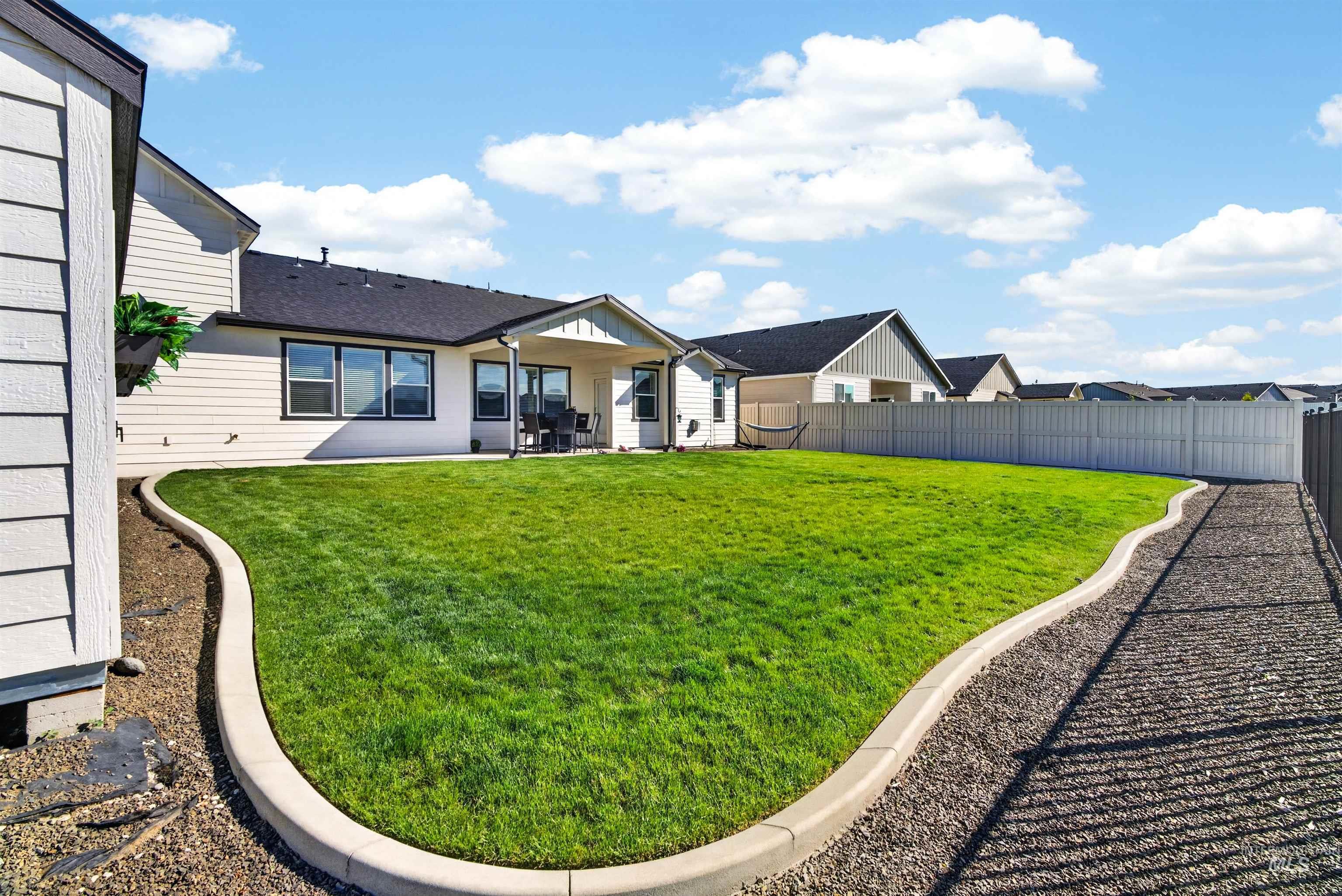 10231 W Trident Ridge Dr, Star, Idaho 83669, 4 Bedrooms, 2 Bathrooms, Residential For Sale, Price $614,537,MLS 98985774