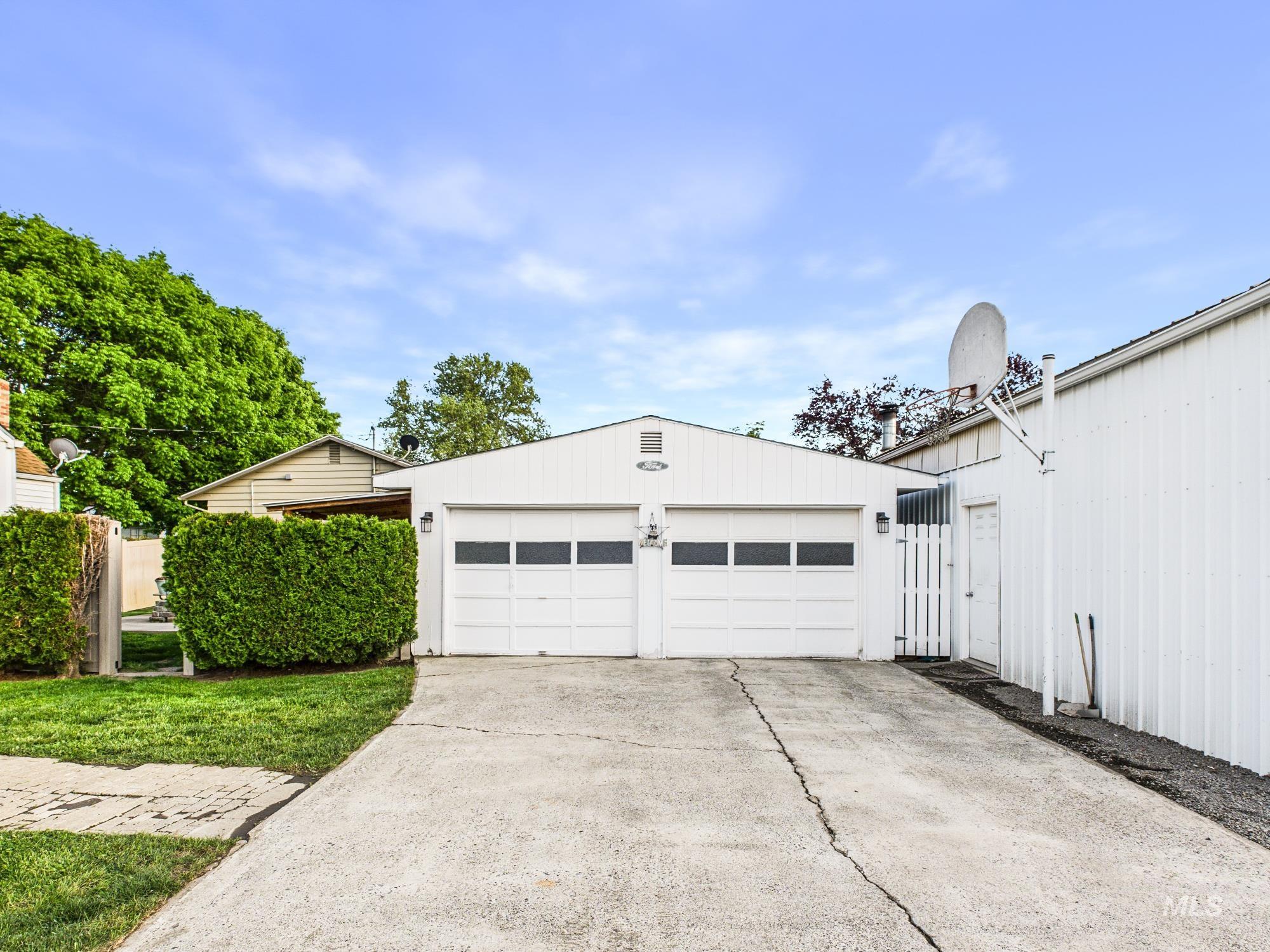 3422 6th St, Lewiston, Idaho 83501, 4 Bedrooms, 2 Bathrooms, Residential For Sale, Price $445,000,MLS 98985776
