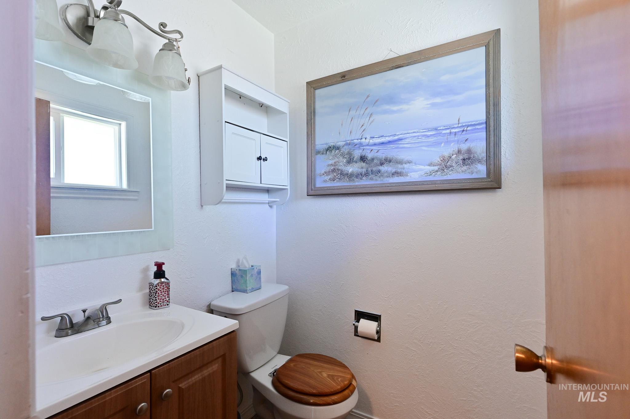 408 W Lincoln, Paul, Idaho 83347-0000, 4 Bedrooms, 2.5 Bathrooms, Residential For Sale, Price $375,000, 98985777
