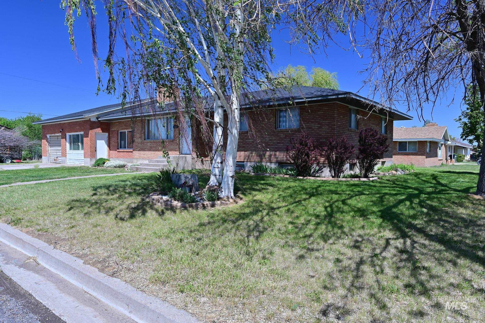 408 W Lincoln, Paul, Idaho 83347-0000, 4 Bedrooms, 2.5 Bathrooms, Residential For Sale, Price $375,000, 98985777