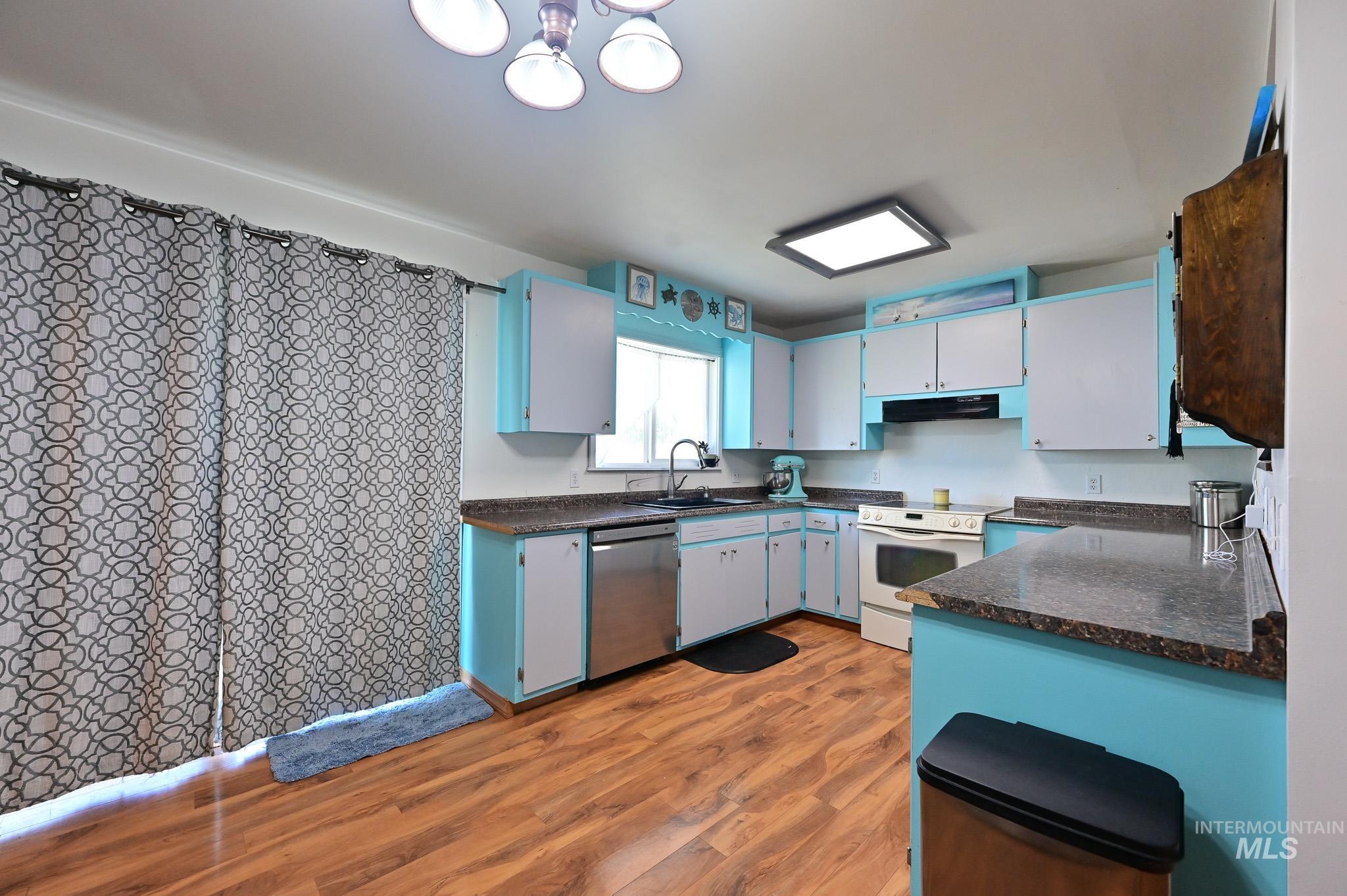 408 W Lincoln, Paul, Idaho 83347-0000, 4 Bedrooms, 2.5 Bathrooms, Residential For Sale, Price $375,000, 98985777