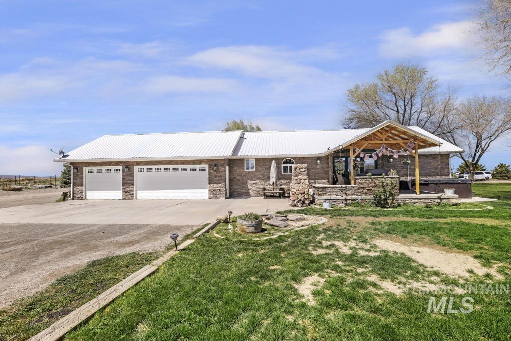 2097 E 2500 N, Twin Falls, Idaho 83301, 4 Bedrooms, 3 Bathrooms, Residential For Sale, Price $900,000,MLS 98985781