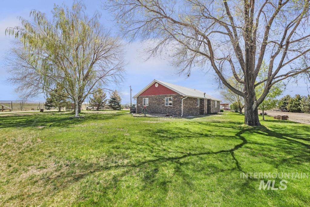 2097 E 2500 N, Twin Falls, Idaho 83301, 4 Bedrooms, 3 Bathrooms, Residential For Sale, Price $900,000,MLS 98985781